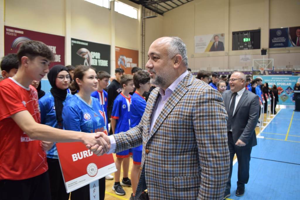 AFYON'DA BADMİNTON HEYECANI BAŞLADI