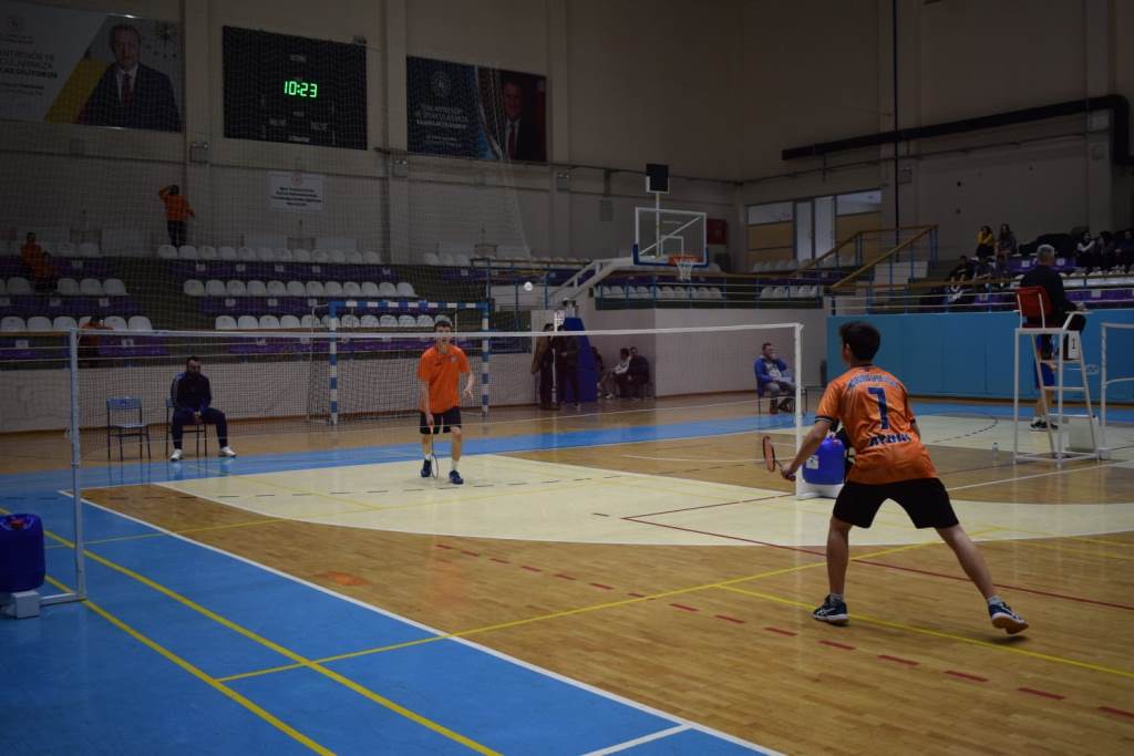 AFYON'DA BADMİNTON HEYECANI BAŞLADI