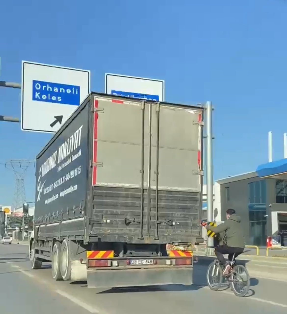 Adeta Kazaya Davetiye Çıkardı
