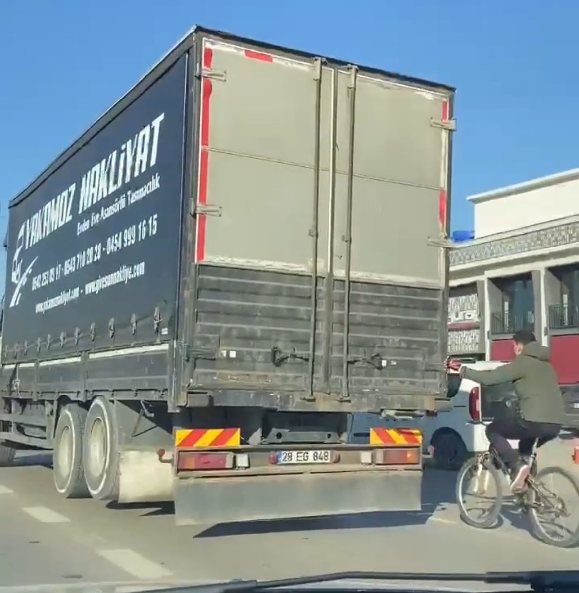 Adeta Kazaya Davetiye Çıkardı