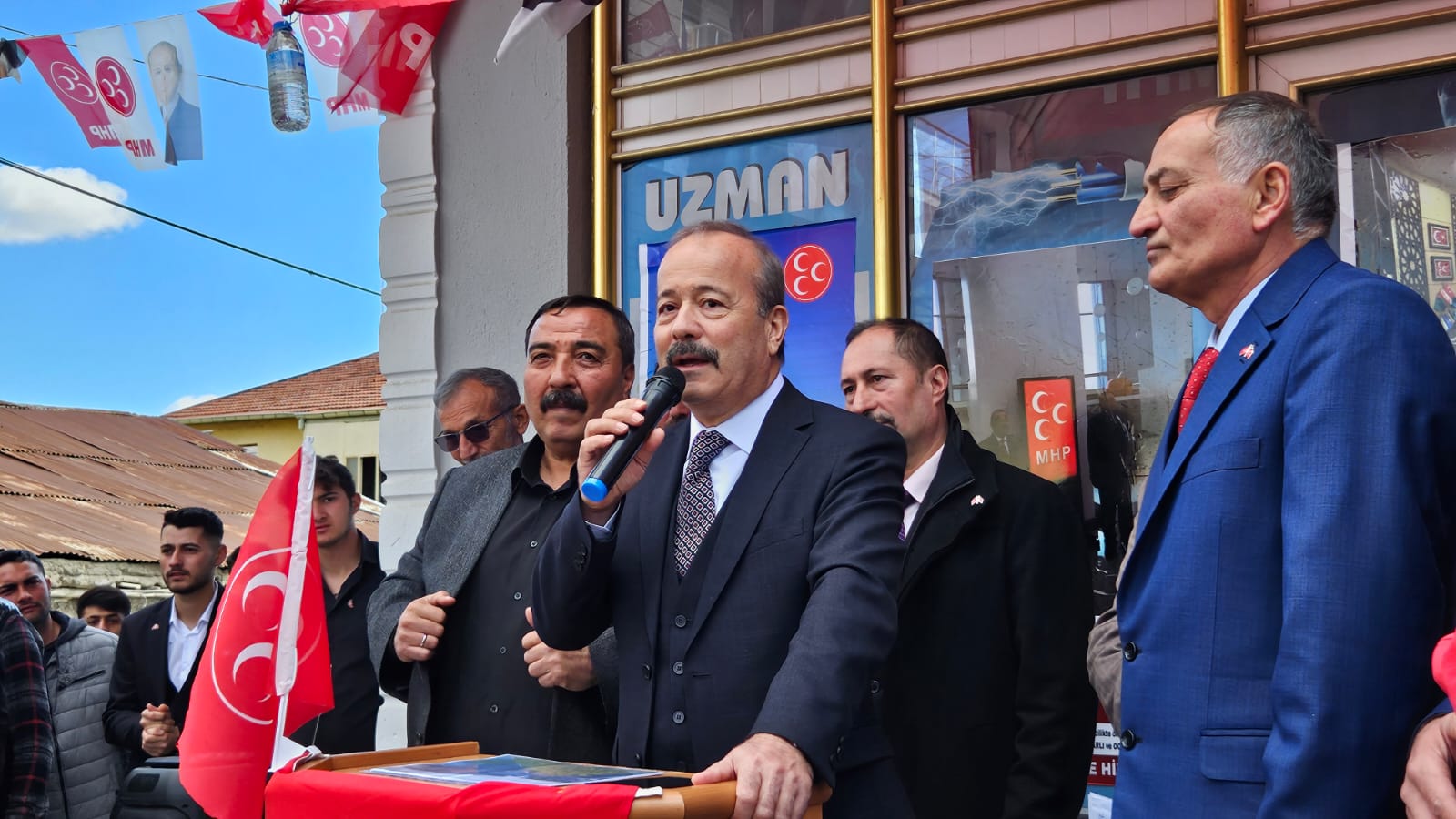 DİNAR'DA  MİTİNG HAVASINDA  AÇILIŞ TÖRENİ