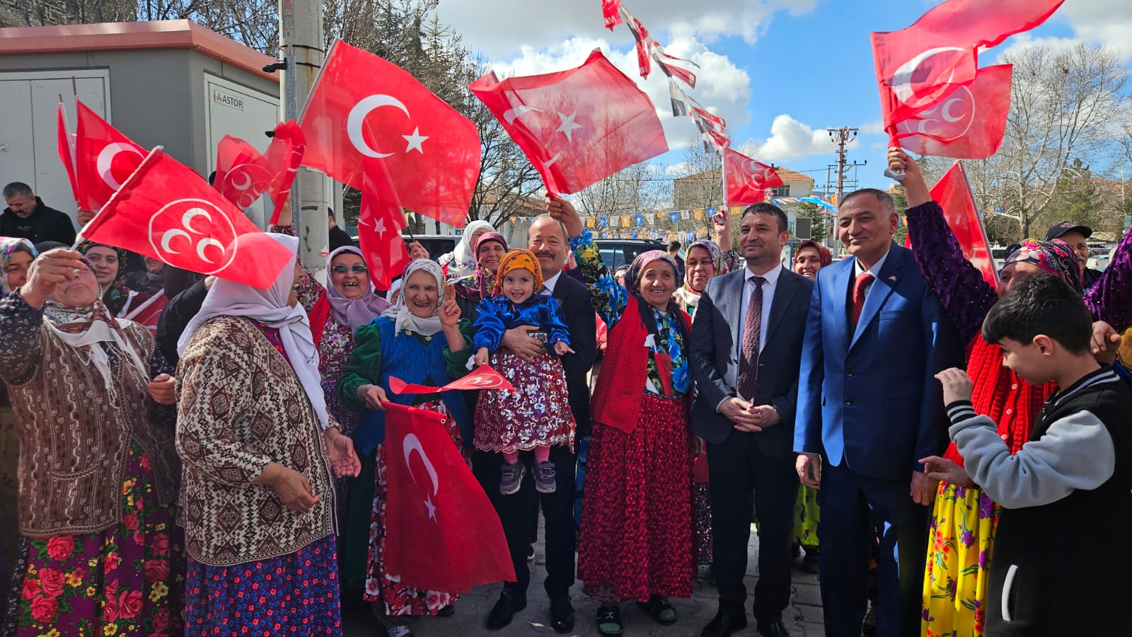 DİNAR'DA  MİTİNG HAVASINDA  AÇILIŞ TÖRENİ