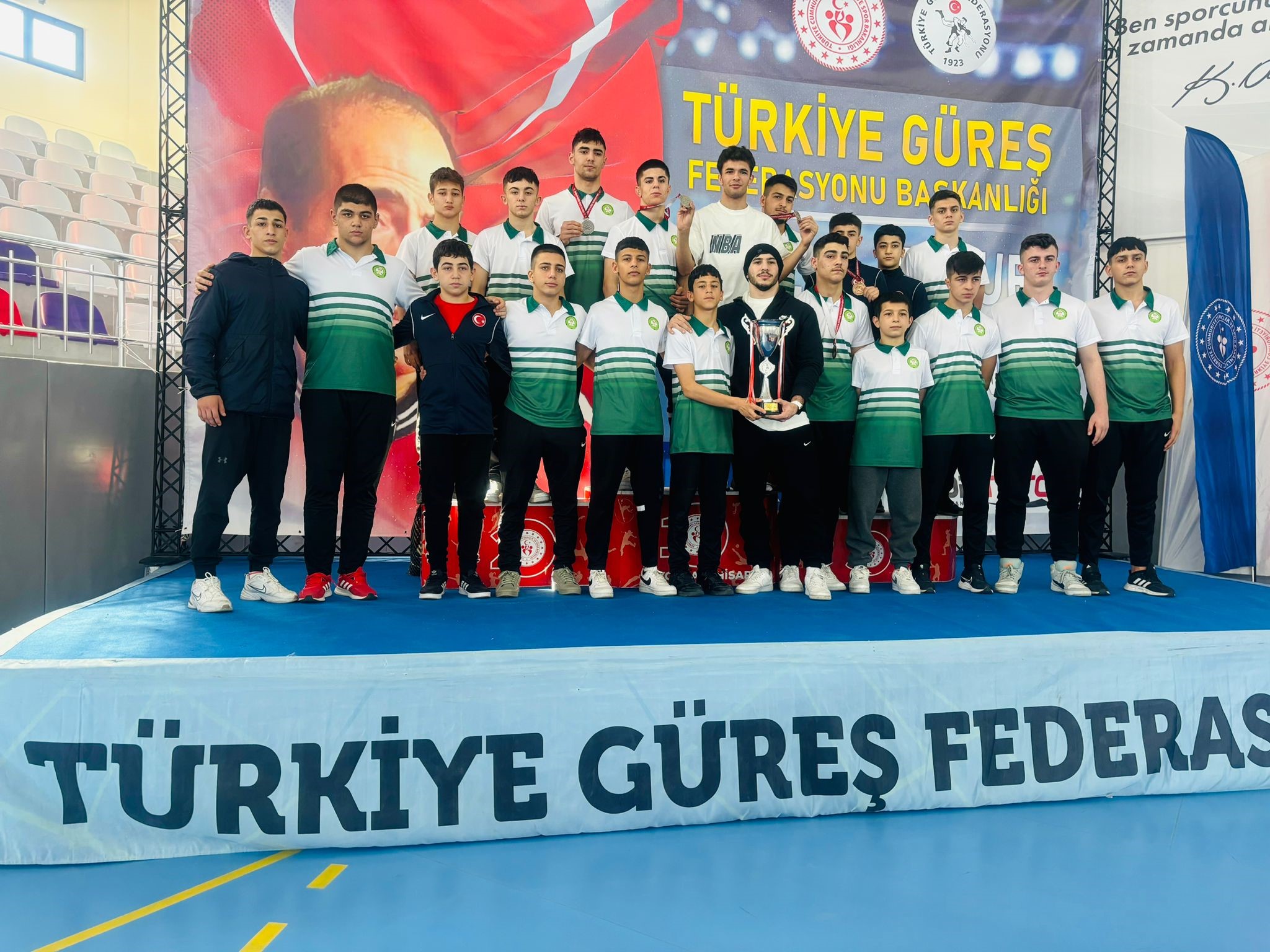 Manisa BBSK Güreşçileri Afyon’dan Madalyalarla Döndü