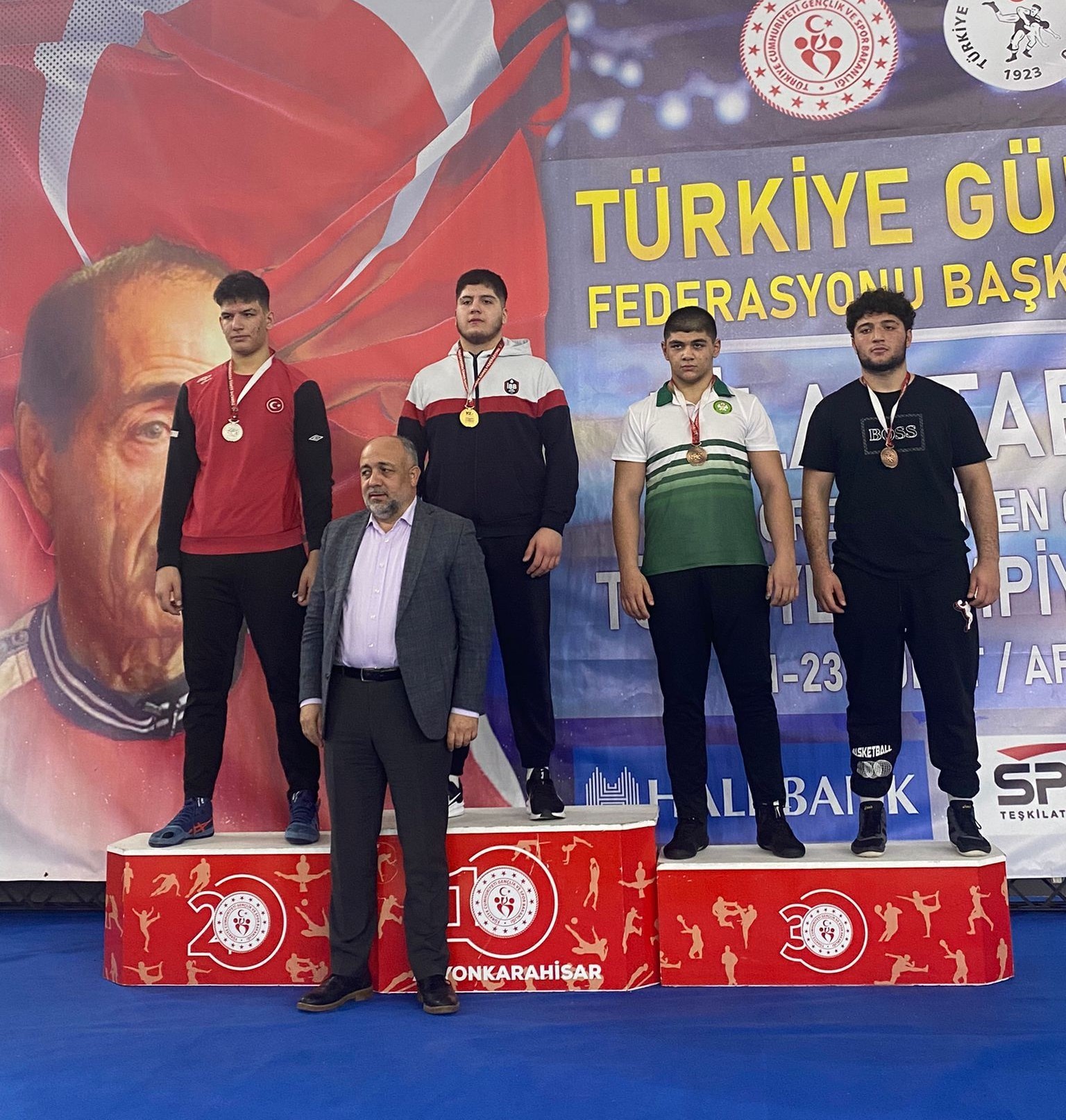 Manisa BBSK Güreşçileri Afyon’dan Madalyalarla Döndü