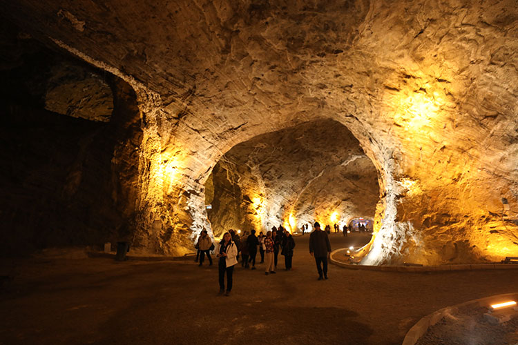 Yer Altındaki Tuz Mağaraları, Kışın Da Turistlerin Ziyaret Rotasında Oluyor