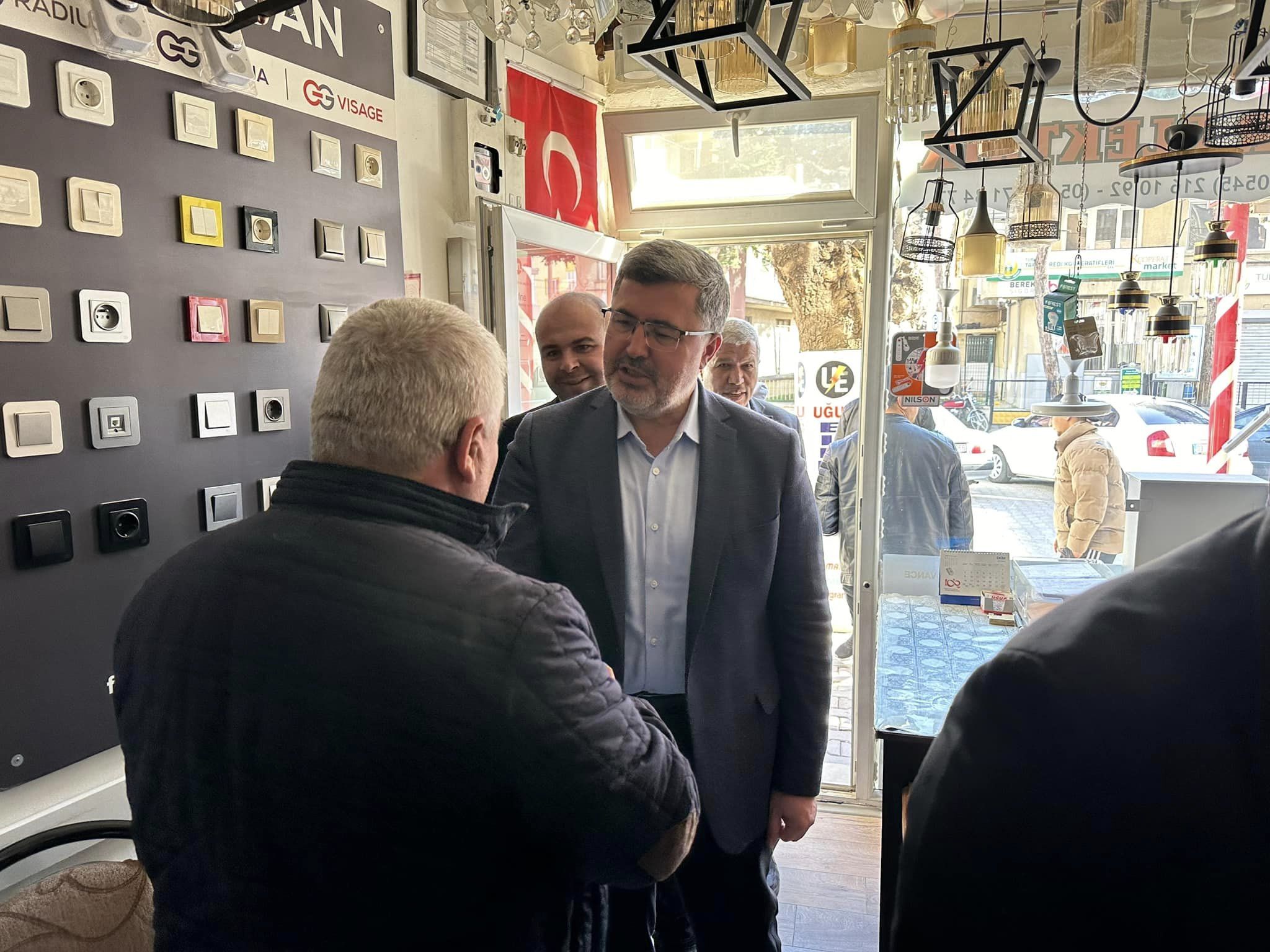 Çay  Belediye Başkan Adayı Hüseyin Atlı, Esnaf ve Vatandaş Ziyaretinde AK Parti İlçe Teşkilatı İle Buluştu