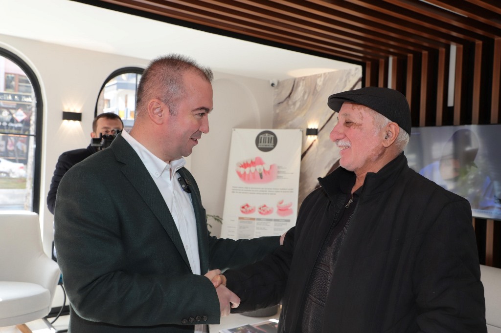 "AK PARTİ 750 BİN VATANDAŞIMIZIN HİZMETKÂRIDIR"