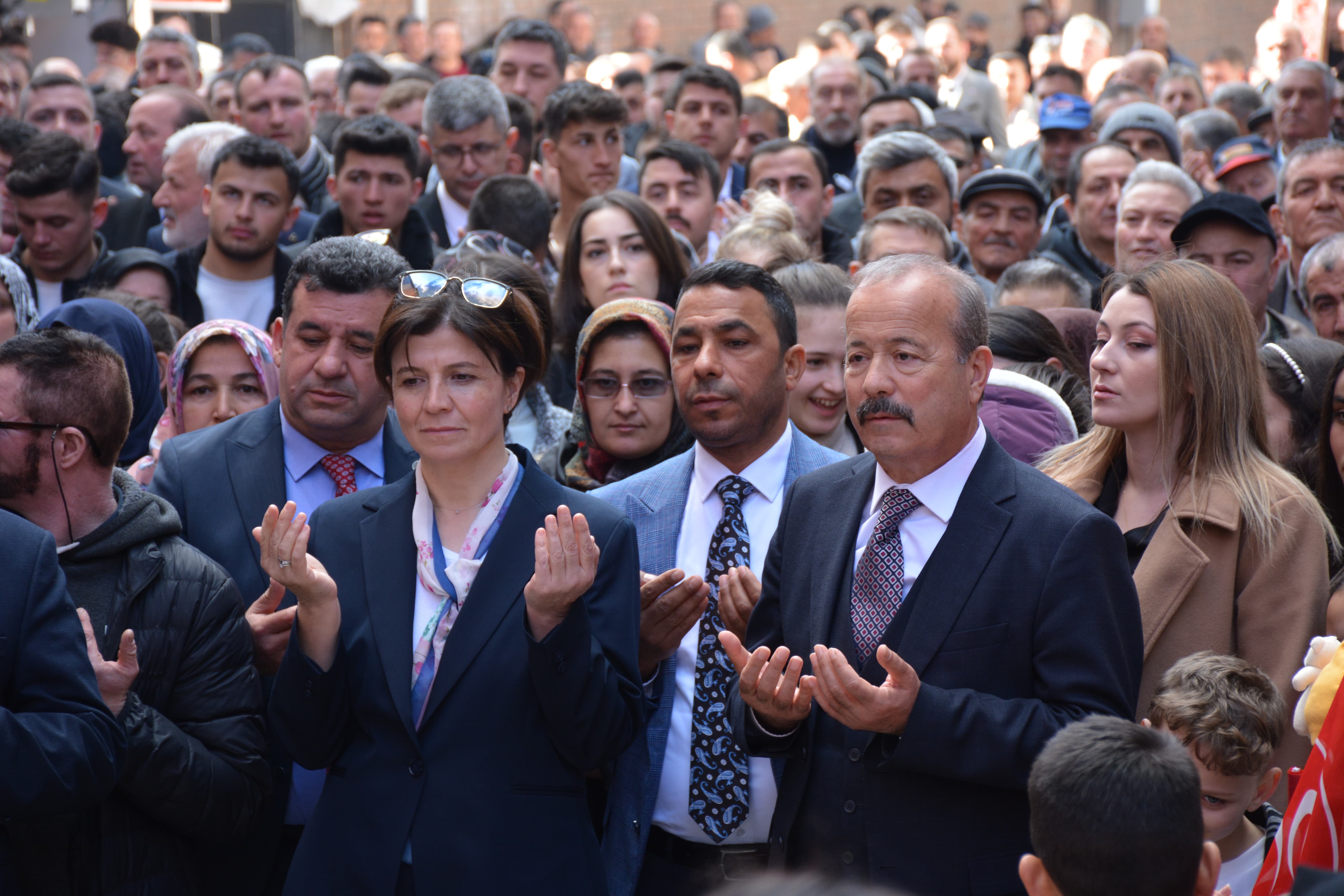 MHP'DEN SANDIKLI'DA COŞKULU MİTİNG SANDIKLI'YA KADIN ELİ DEĞECEK