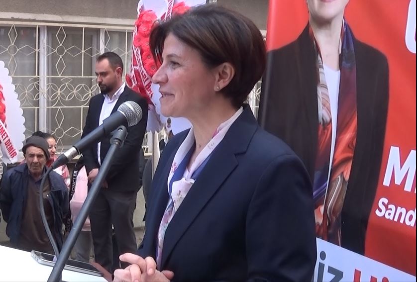 MHP'DEN SANDIKLI'DA COŞKULU MİTİNG SANDIKLI'YA KADIN ELİ DEĞECEK