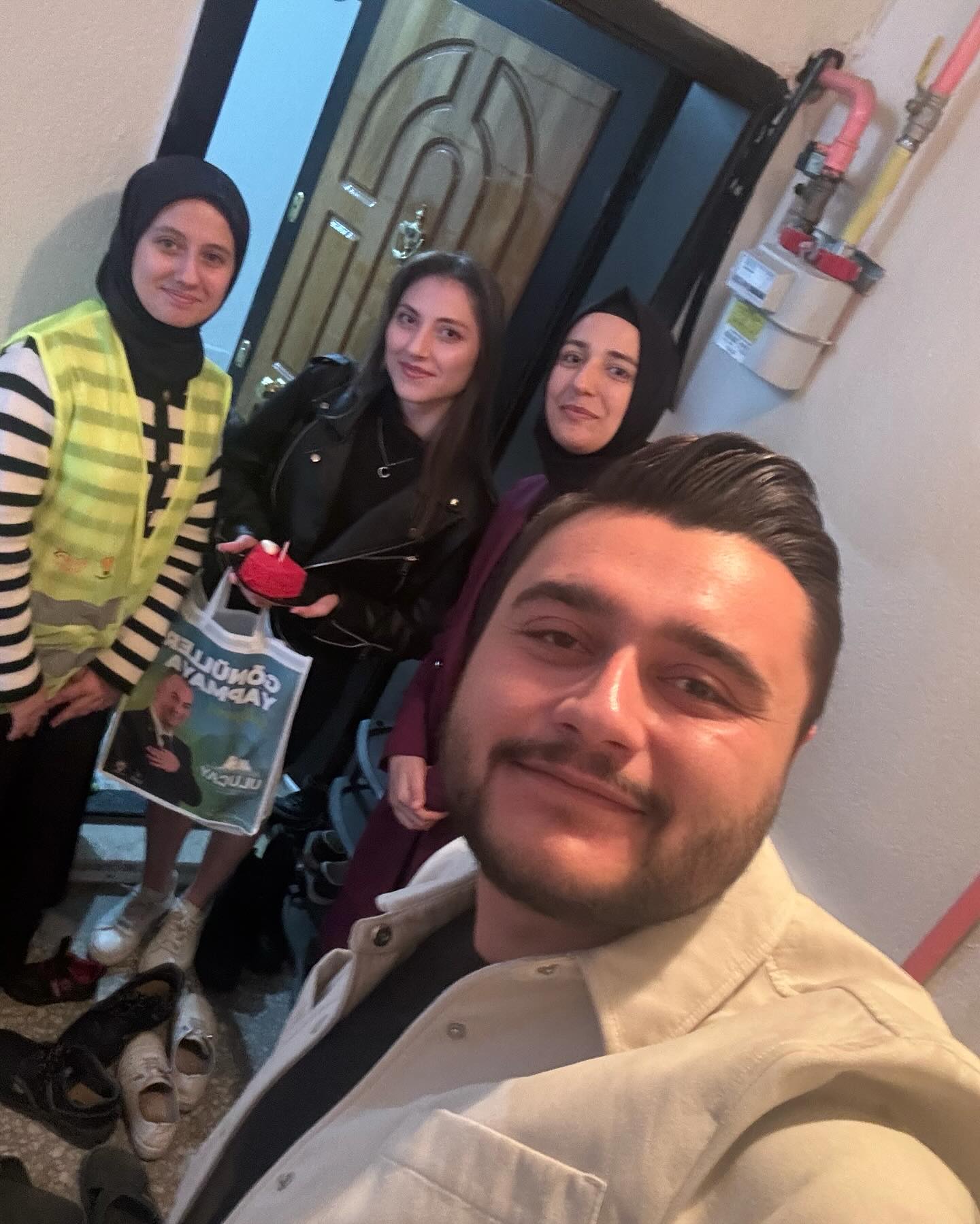 AK Gençlikten Pastalı Ziyaret