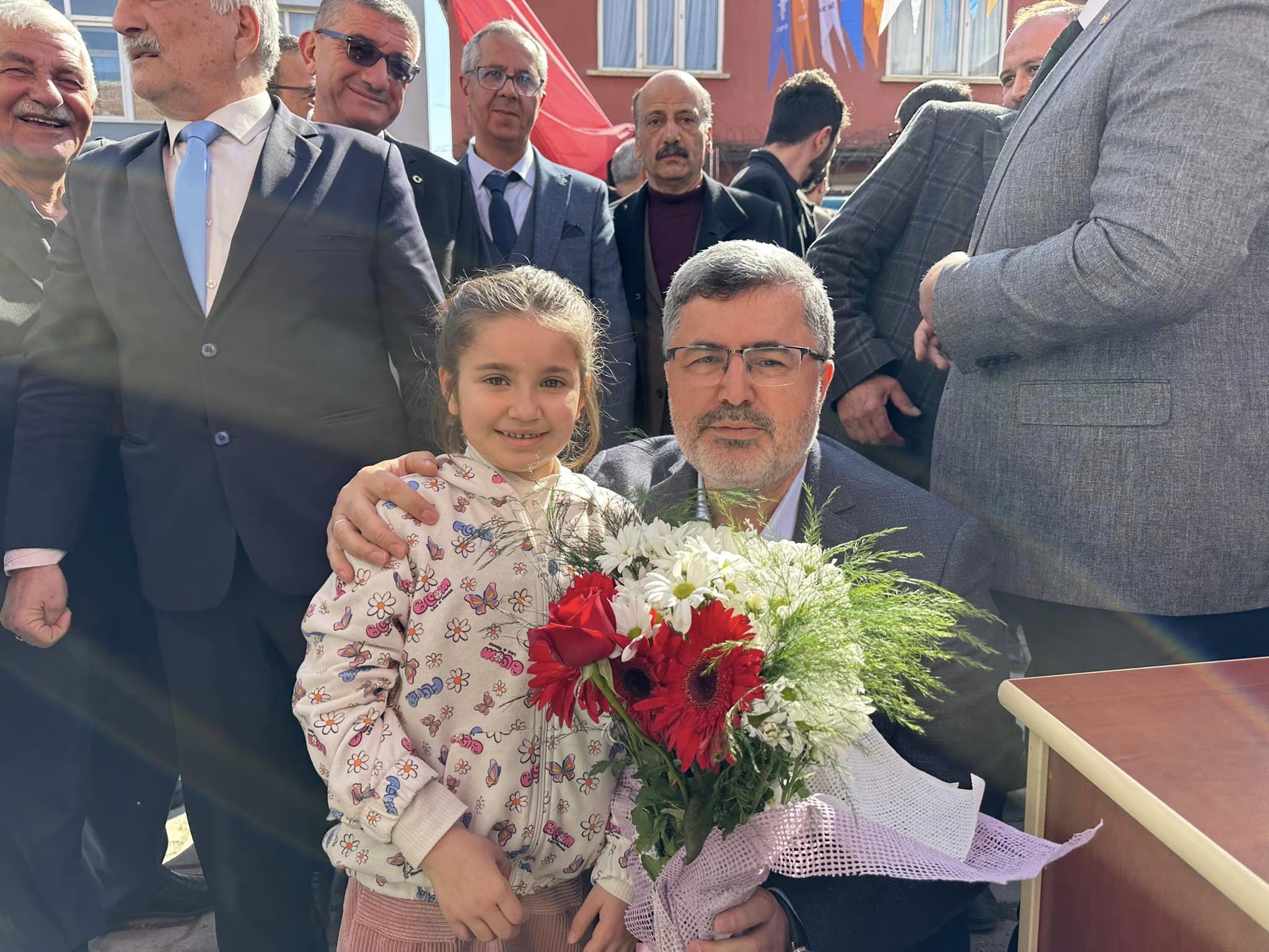 AK Partili Özkaya Dereçine'de Açılışa Katıldı