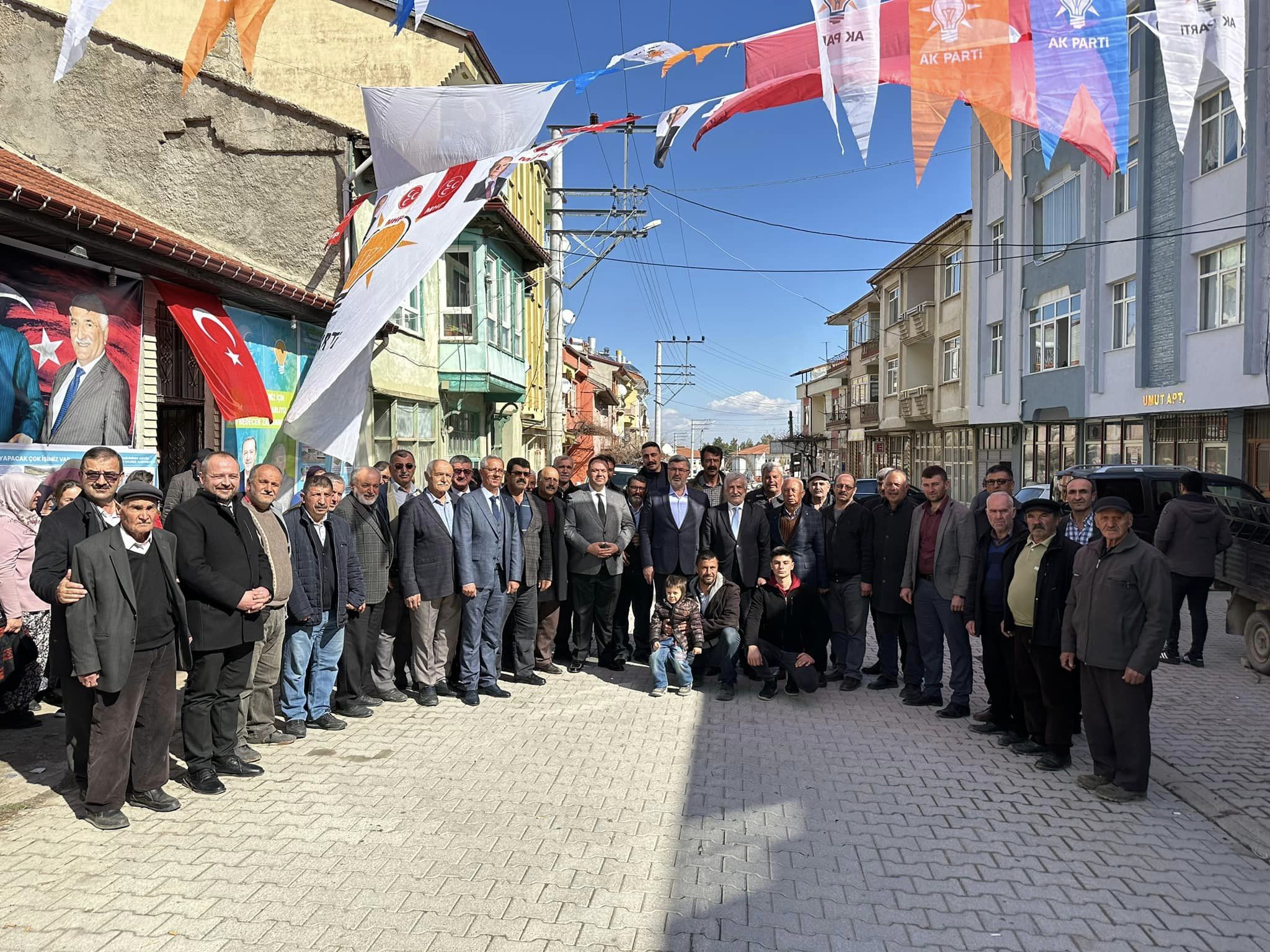 AK Partili Özkaya Dereçine'de Açılışa Katıldı
