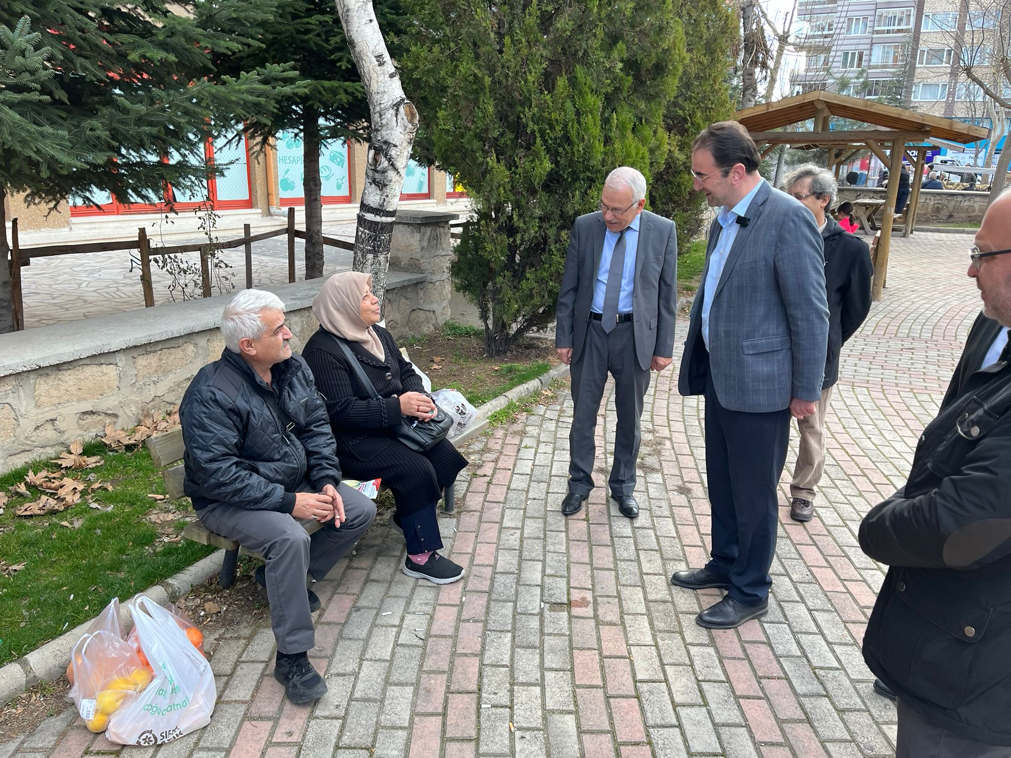 MHP'li Küçükkurt Vatandaşla Hasbihal Etti