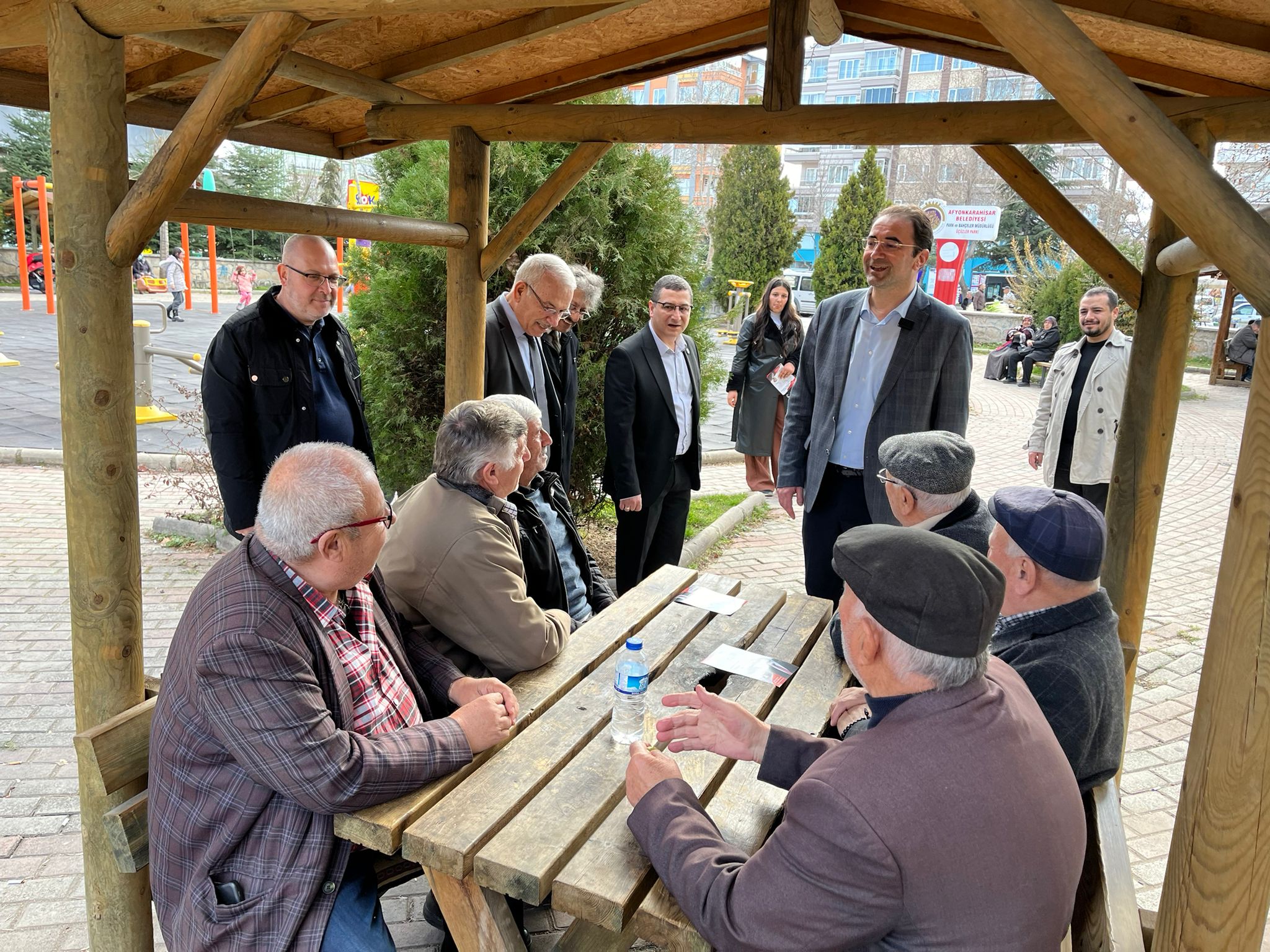 MHP'li Küçükkurt Vatandaşla Hasbihal Etti