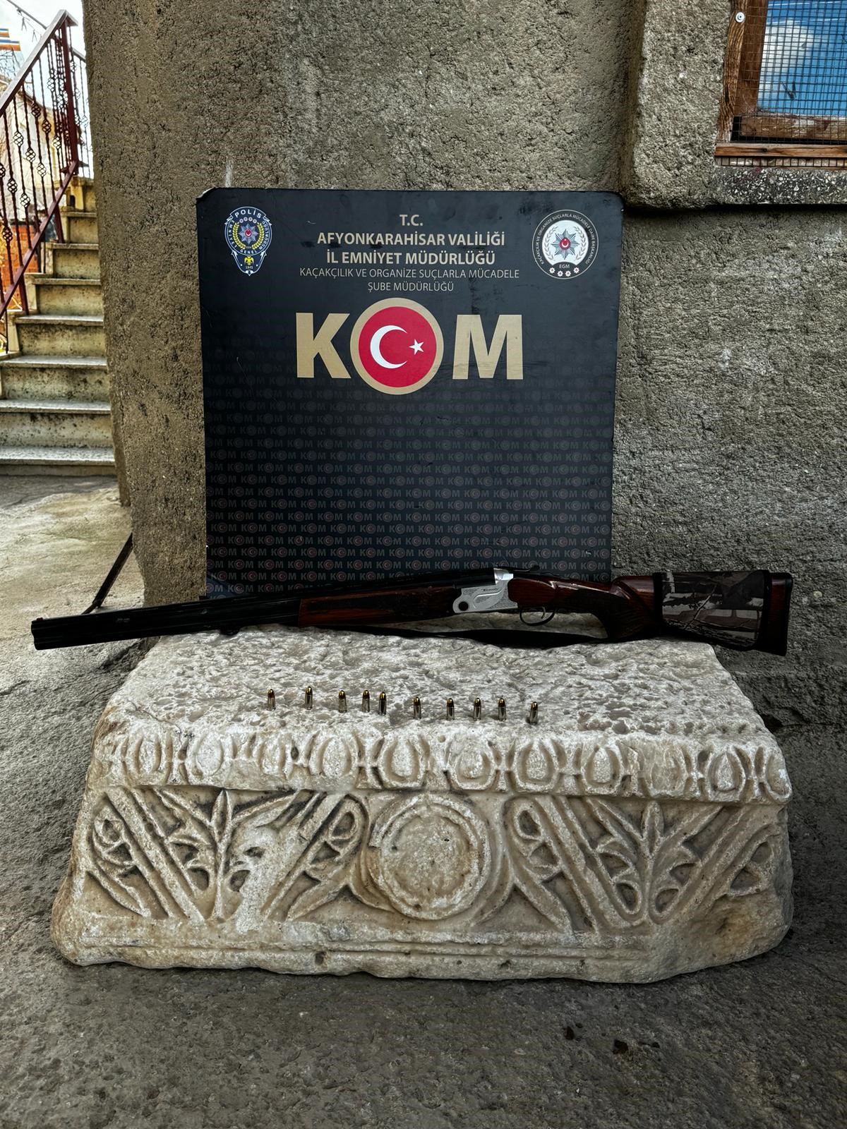 AFYON'DA TARİHİ SANDUKA ELE GEÇİRİLDİ !!