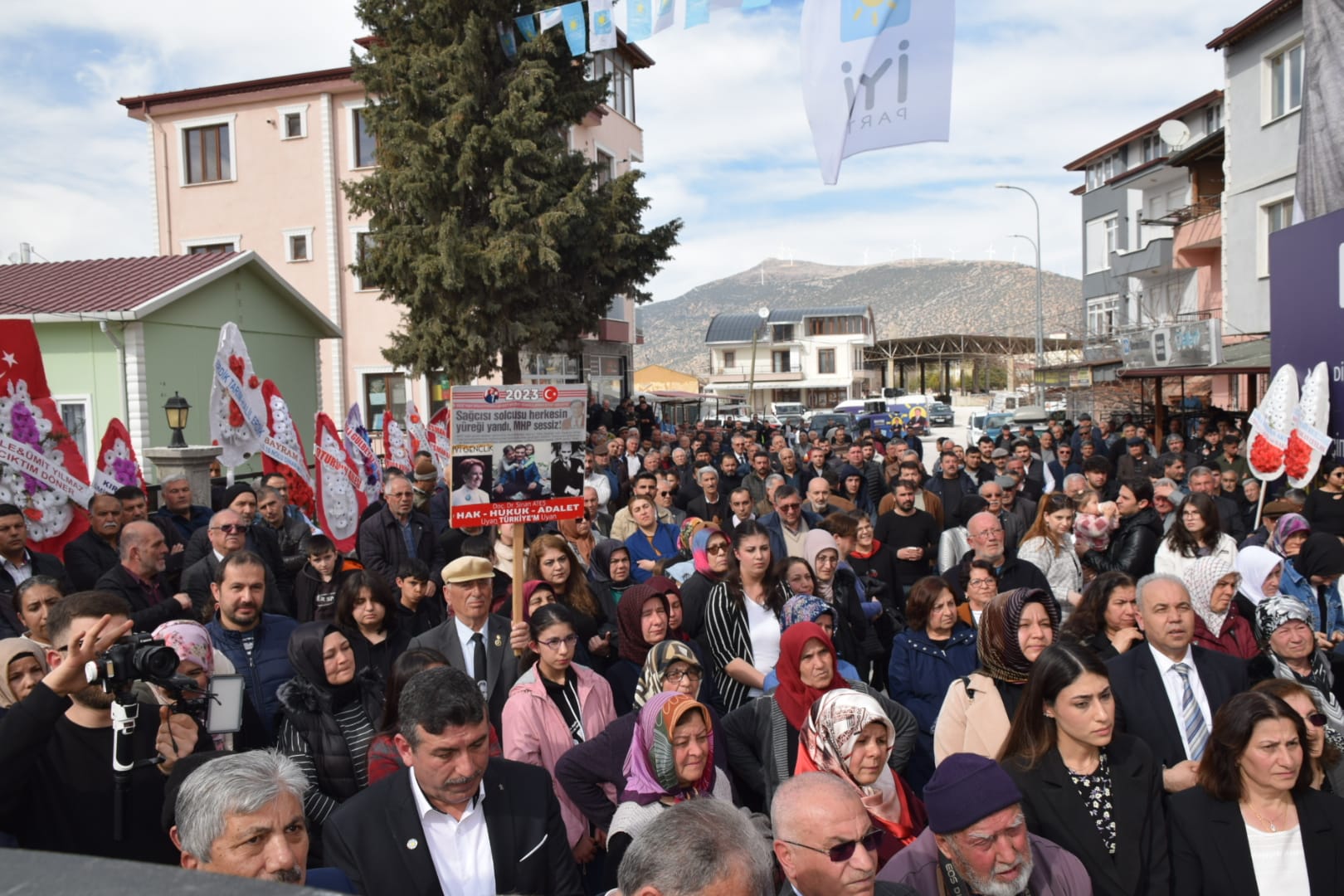 İYİ PARTİ DİNAR'DA  SEÇİM KOODİNASYON MERKEZİNİ AÇTI