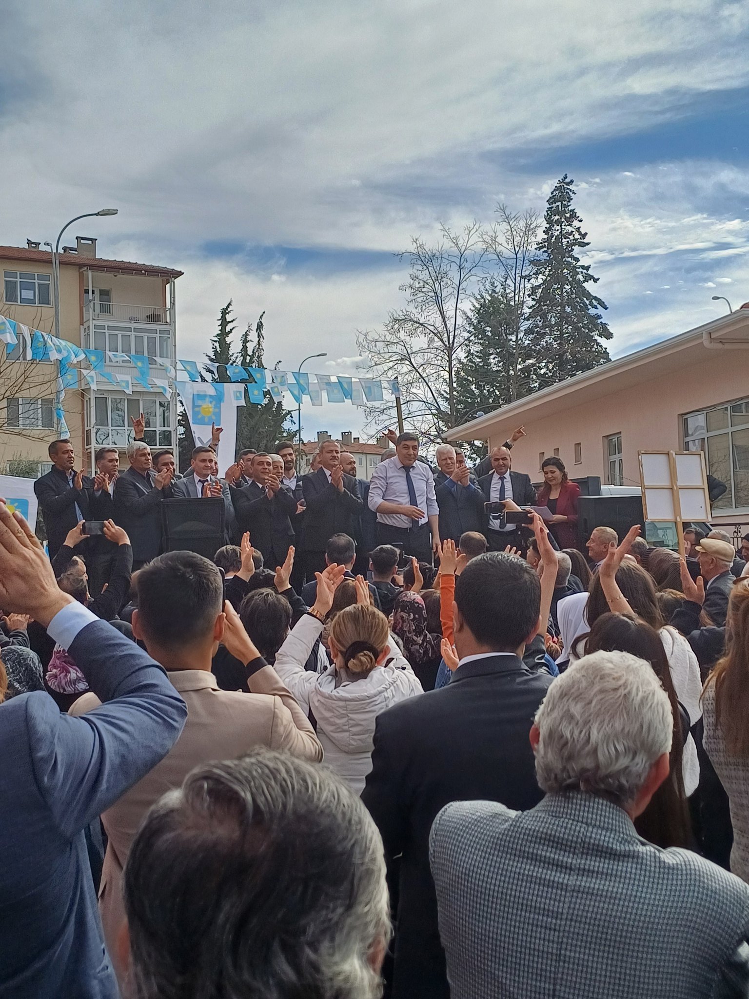İYİ PARTİ DİNAR'DA  SEÇİM KOODİNASYON MERKEZİNİ AÇTI