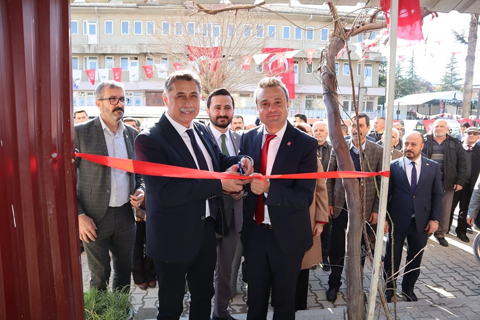 CHP'li Erhan Yeşilçiftlikte Açılışa Katıldı