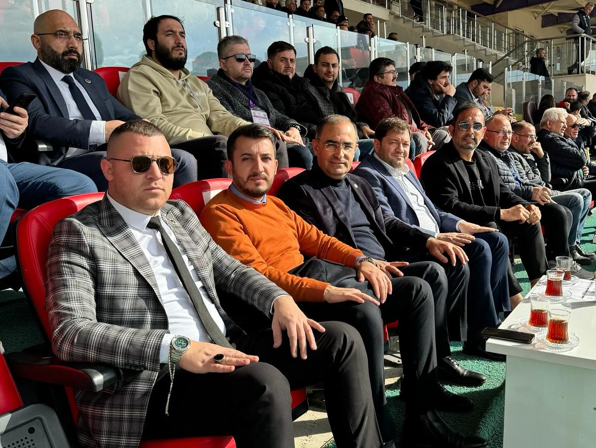 ARSLAN MOR ŞİMŞEKLERİ YALNIZ BIRAKMADI