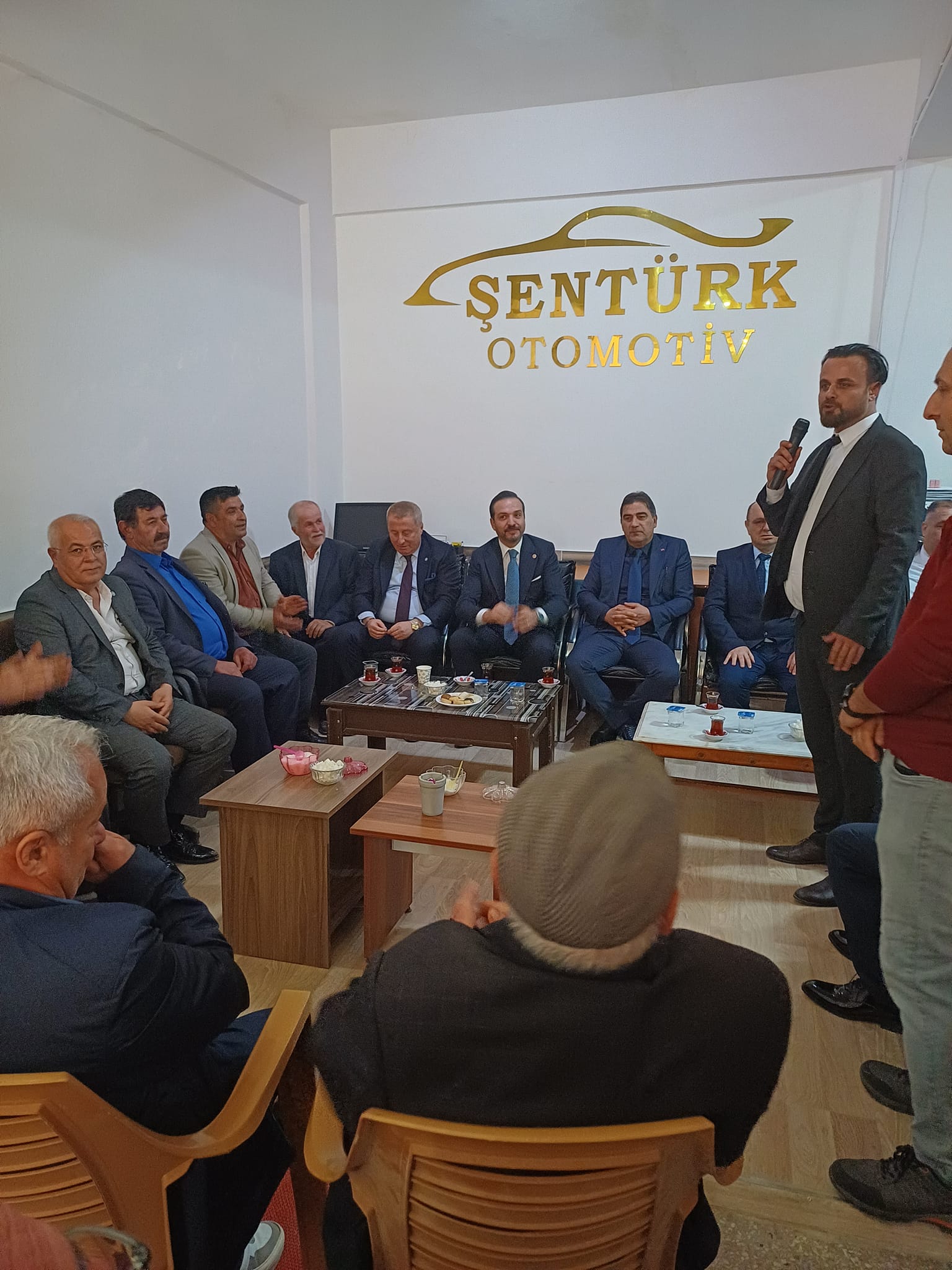İYİ PARTİ'YE BAŞMAKÇI'DA YOĞUN İLGİ
