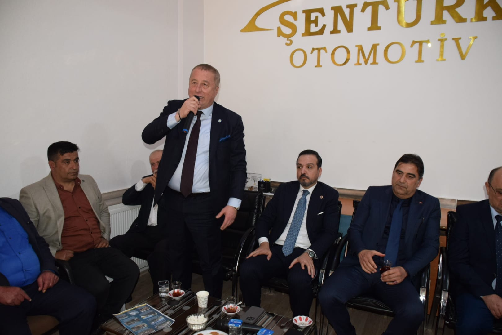 İYİ PARTİ'YE BAŞMAKÇI'DA YOĞUN İLGİ