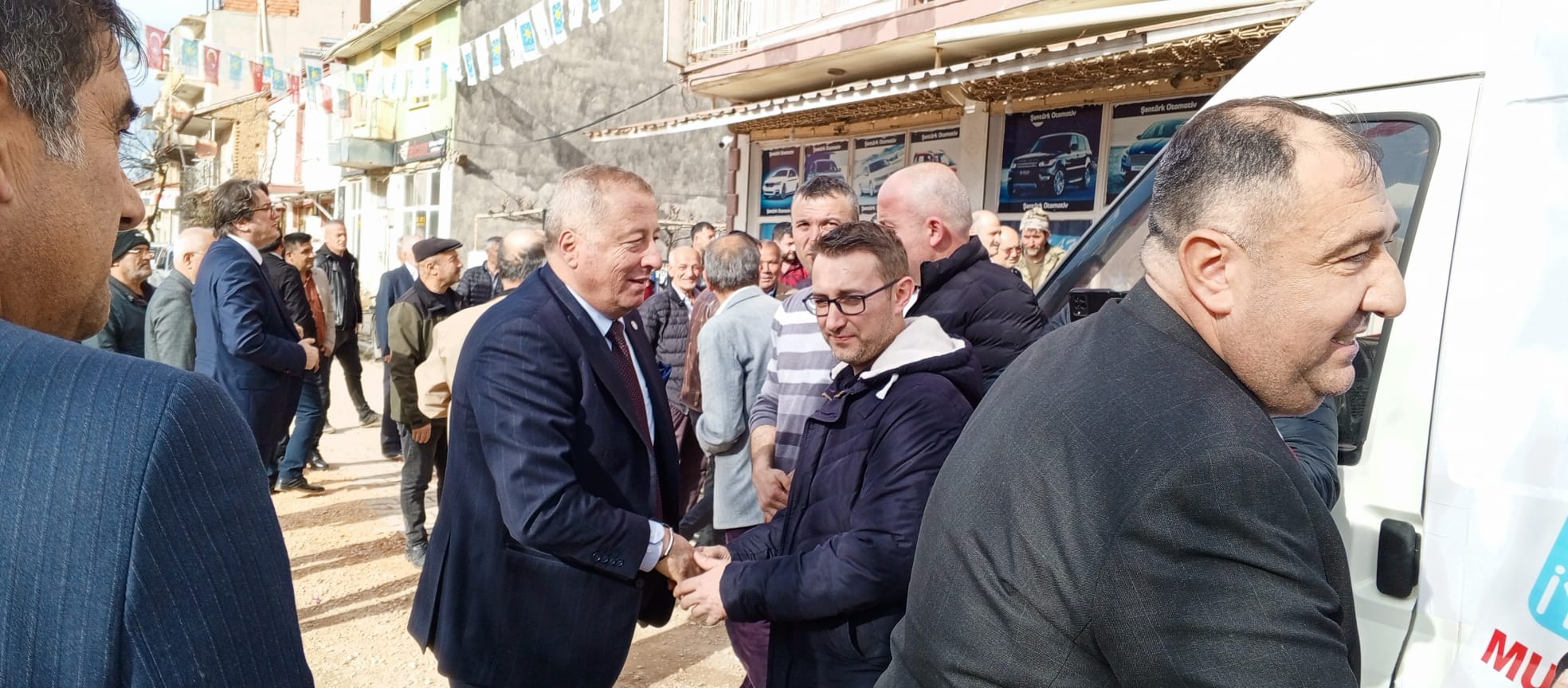 İYİ PARTİ'YE BAŞMAKÇI'DA YOĞUN İLGİ