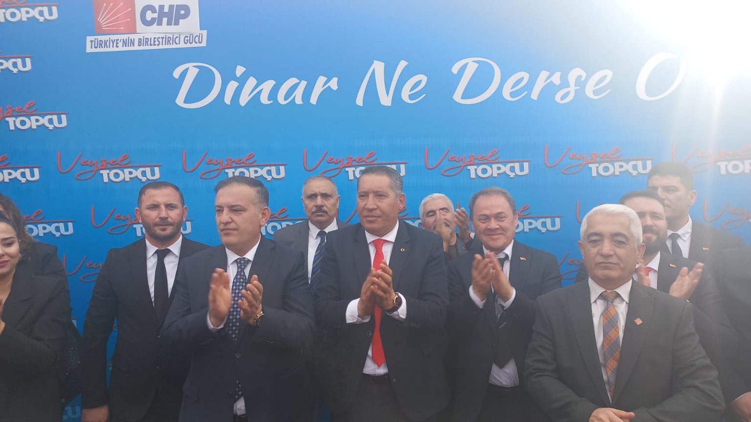 CHP DİNAR ADAYI VEYSEL TOPÇU, SKM AÇILIŞINI BÜYÜK KATILIMLA GERÇEKLEŞTİRDİ