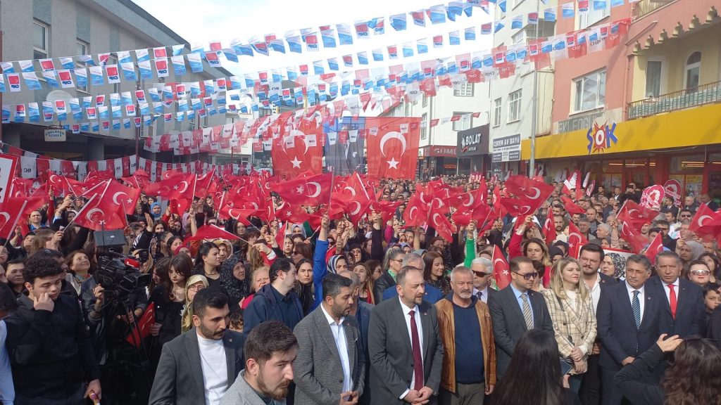 CHP DİNAR ADAYI VEYSEL TOPÇU, SKM AÇILIŞINI BÜYÜK KATILIMLA GERÇEKLEŞTİRDİ