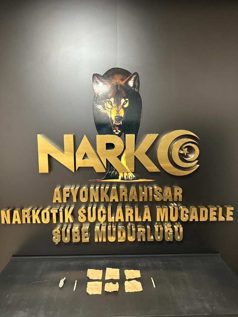 AFYON'DA OTOGAR'DA UYUŞTURUCU İLE YAKALANDILAR!