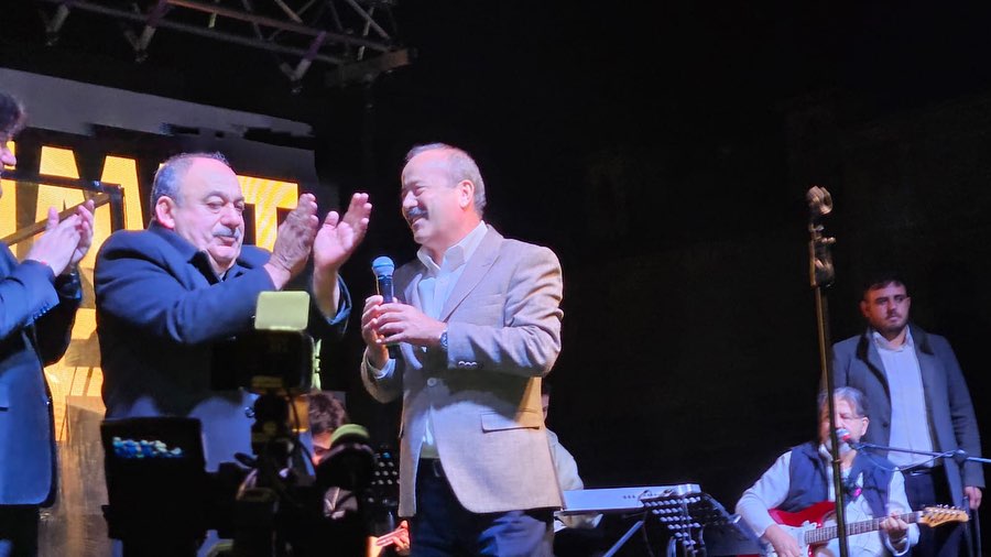 AHMET ŞAFAK, AFYONKARAHİSARLILARA UNUTULMAZ BİR KONSER VERDİ