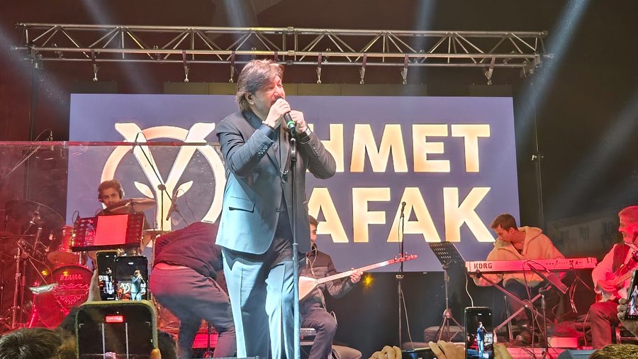 AHMET ŞAFAK, AFYONKARAHİSARLILARA UNUTULMAZ BİR KONSER VERDİ