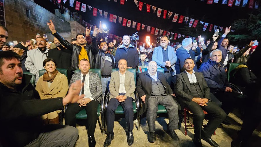 AHMET ŞAFAK, AFYONKARAHİSARLILARA UNUTULMAZ BİR KONSER VERDİ