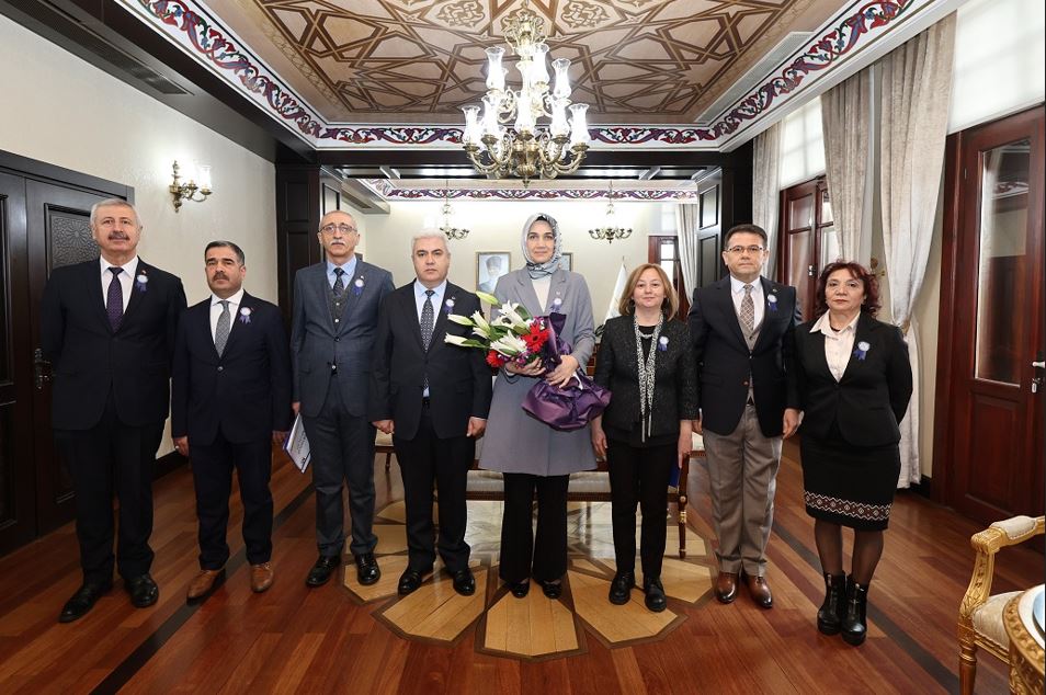 VALİ YİĞİTBAŞI DEFTERDARLIK PERSONELİNİ AĞIRLADI