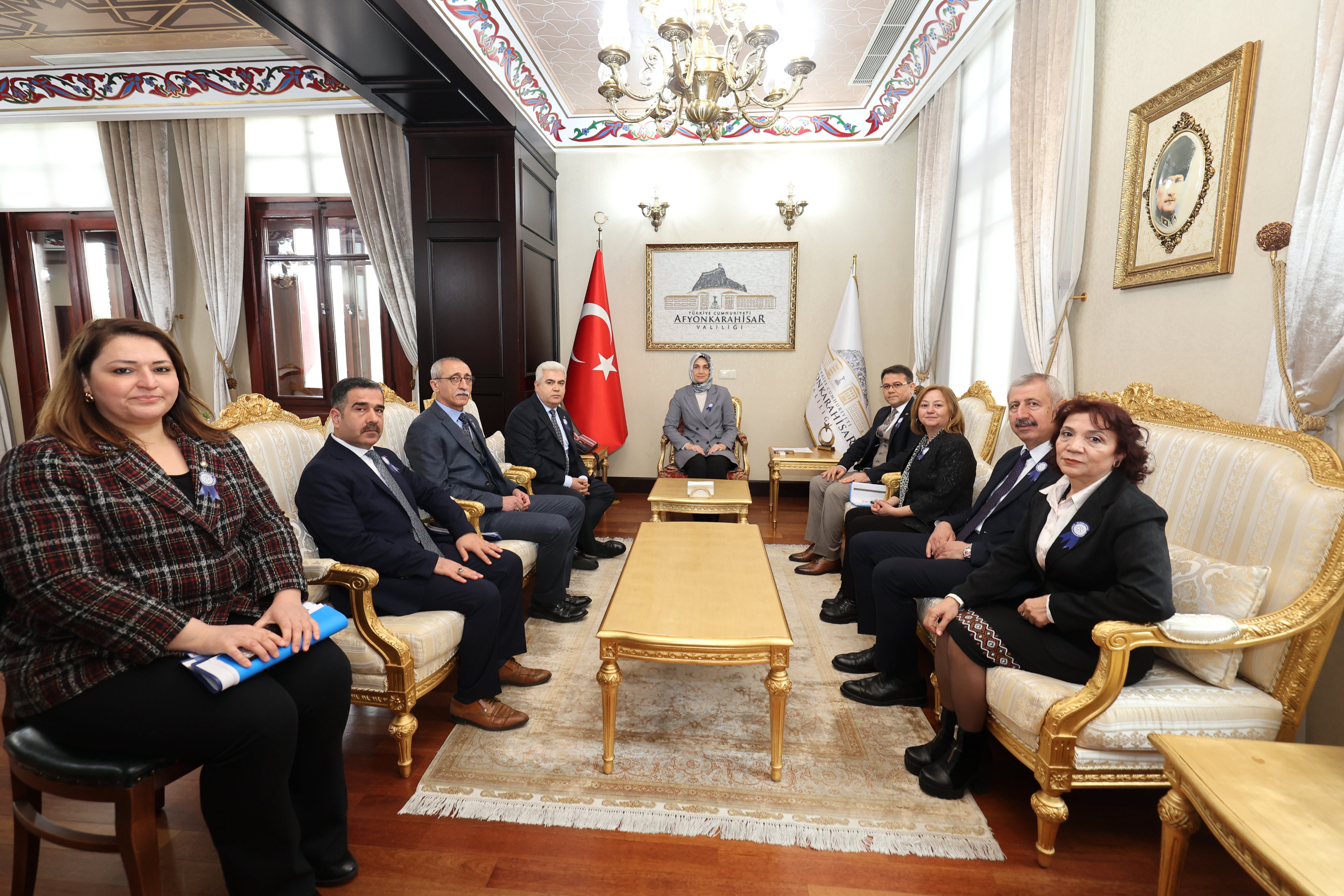 VALİ YİĞİTBAŞI DEFTERDARLIK PERSONELİNİ AĞIRLADI