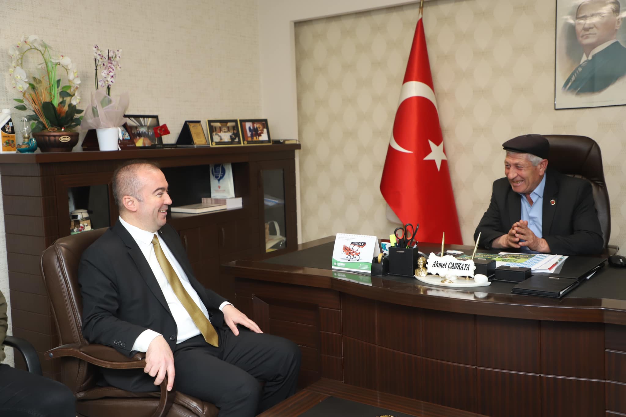 ULUÇAY'DAN ZİRAAT ODASI BAŞKANI ÇANKAYA'YA ZİYARET