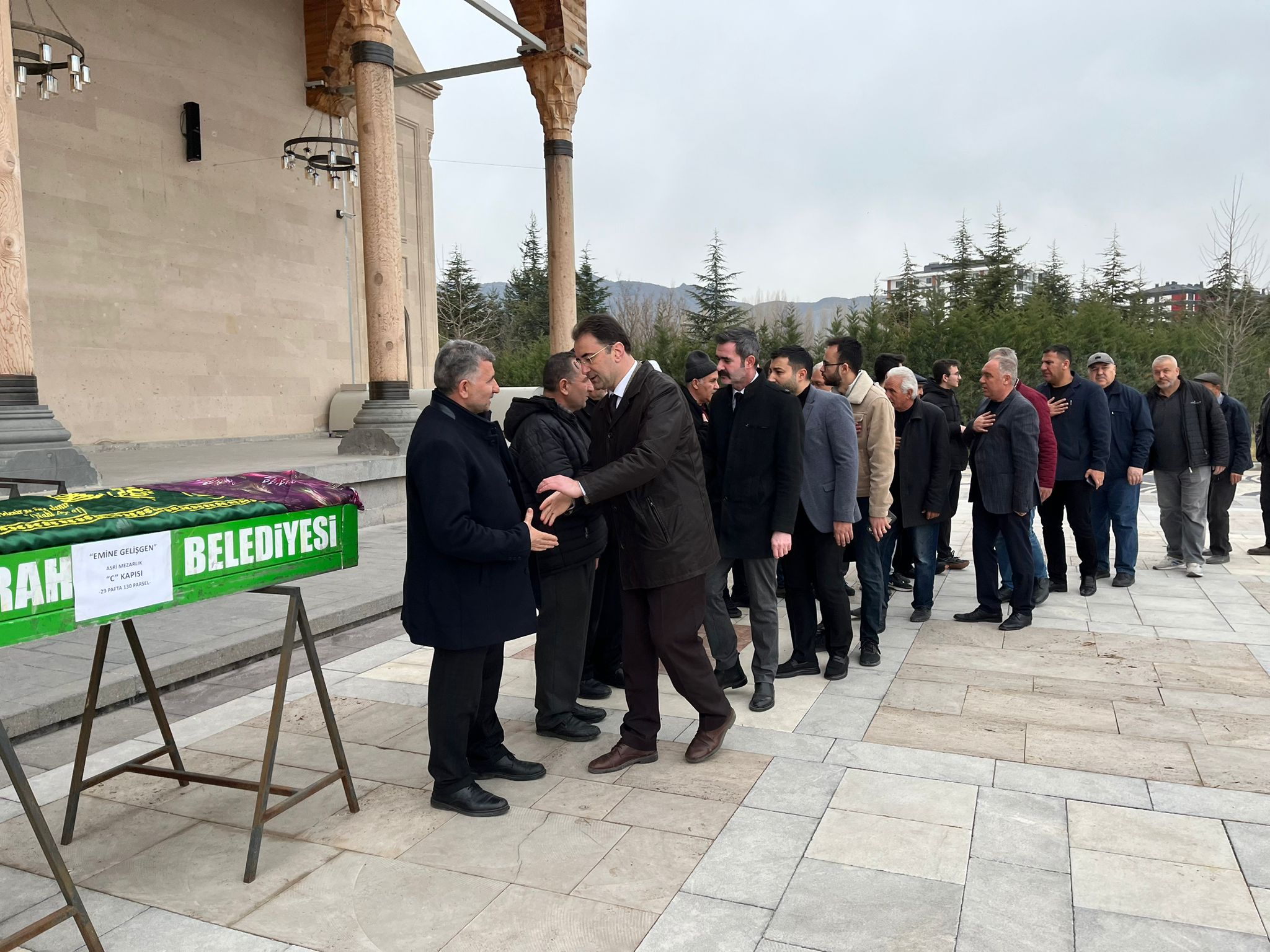 MHP'li Küçükkurt Cenaze Namazına Katıldı