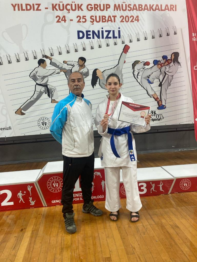 KARATE'DE AFYONKARAHİSARLI SPORCULAR DAMGA VURDU!