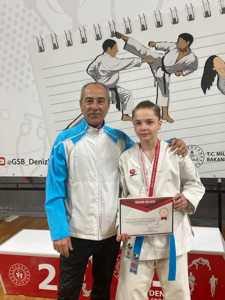 KARATE'DE AFYONKARAHİSARLI SPORCULAR DAMGA VURDU!
