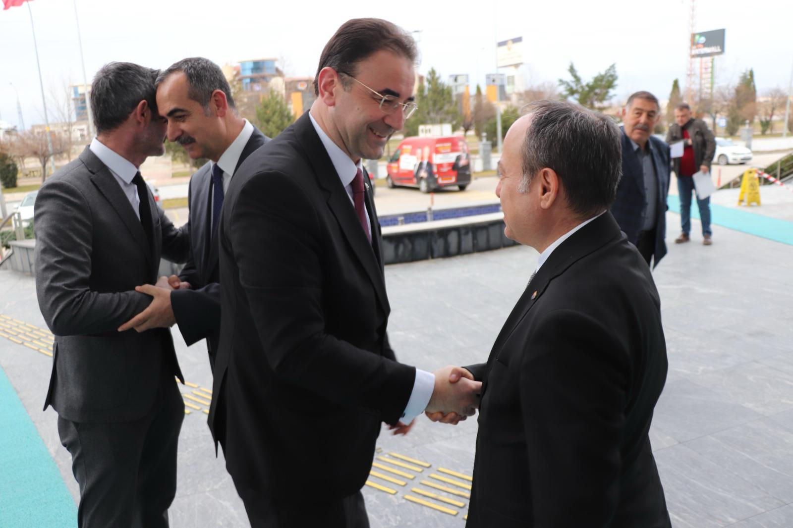 MHP BELEDİYE BAŞKAN ADAYI SEZER KÜÇÜKKURT İŞ İNSANLARI İLE BİR ARAYA GELDİ