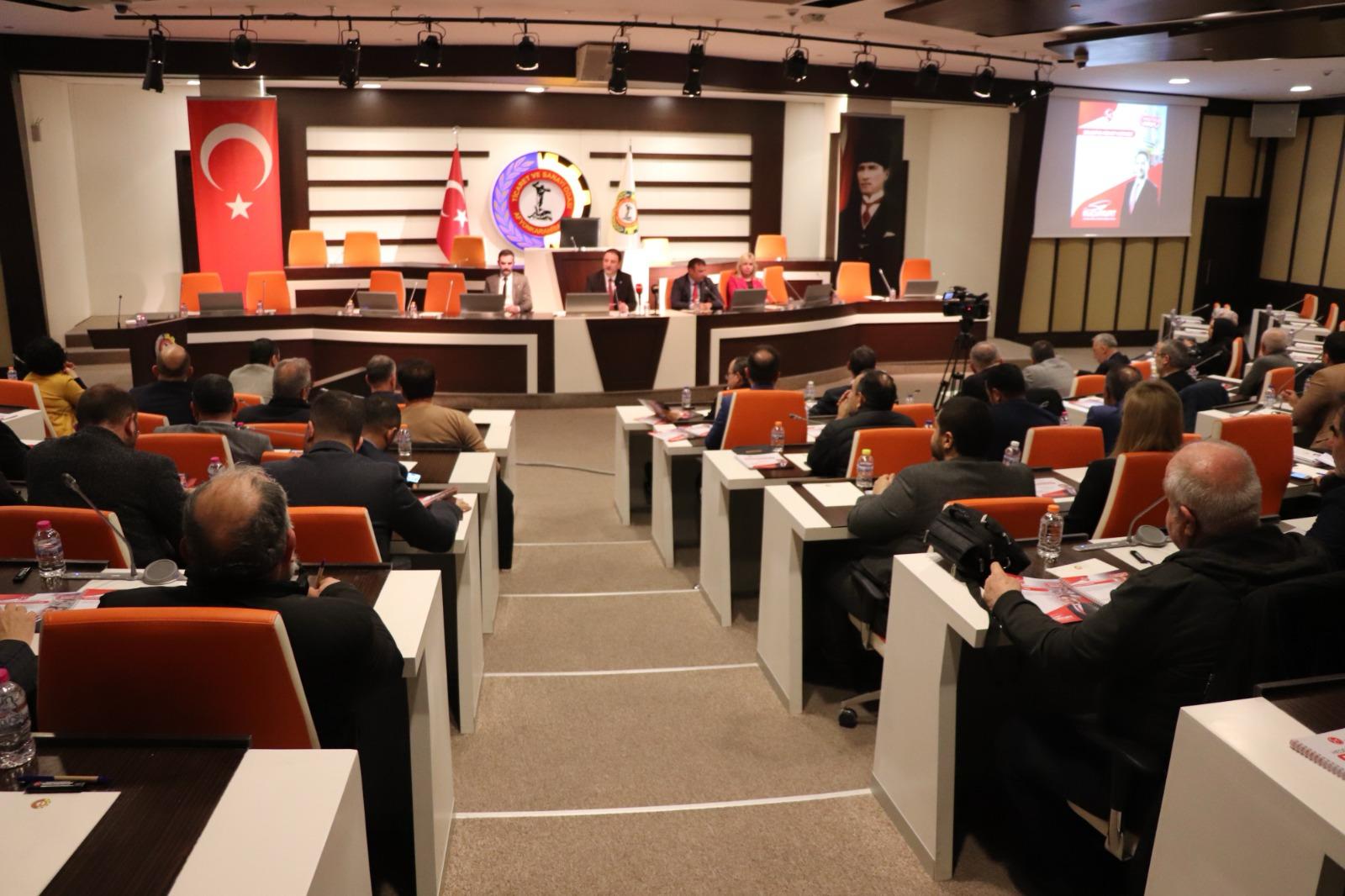 MHP BELEDİYE BAŞKAN ADAYI SEZER KÜÇÜKKURT İŞ İNSANLARI İLE BİR ARAYA GELDİ