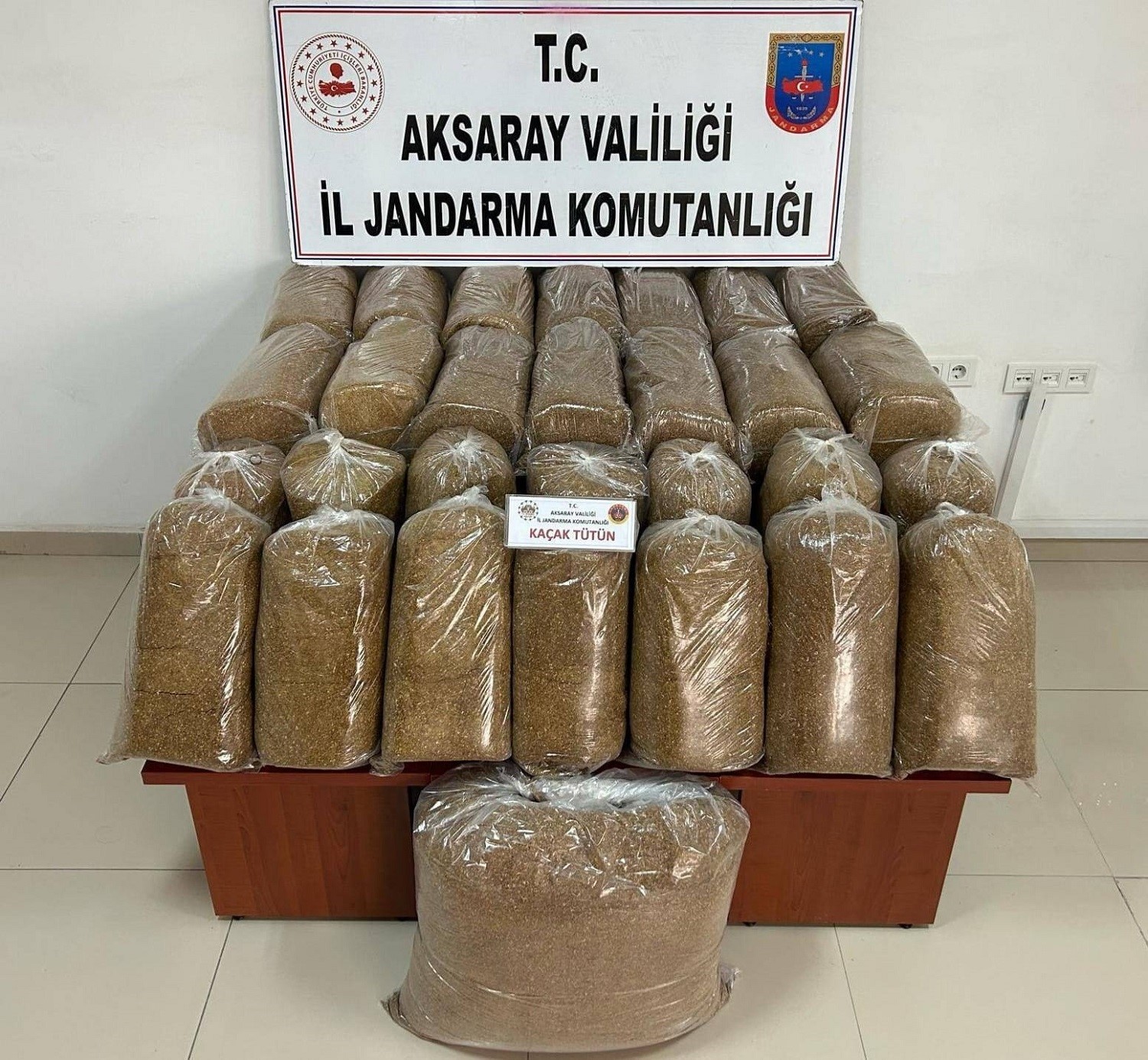 YOLCU OTOBÜSÜNE JANDARMA BASKINI