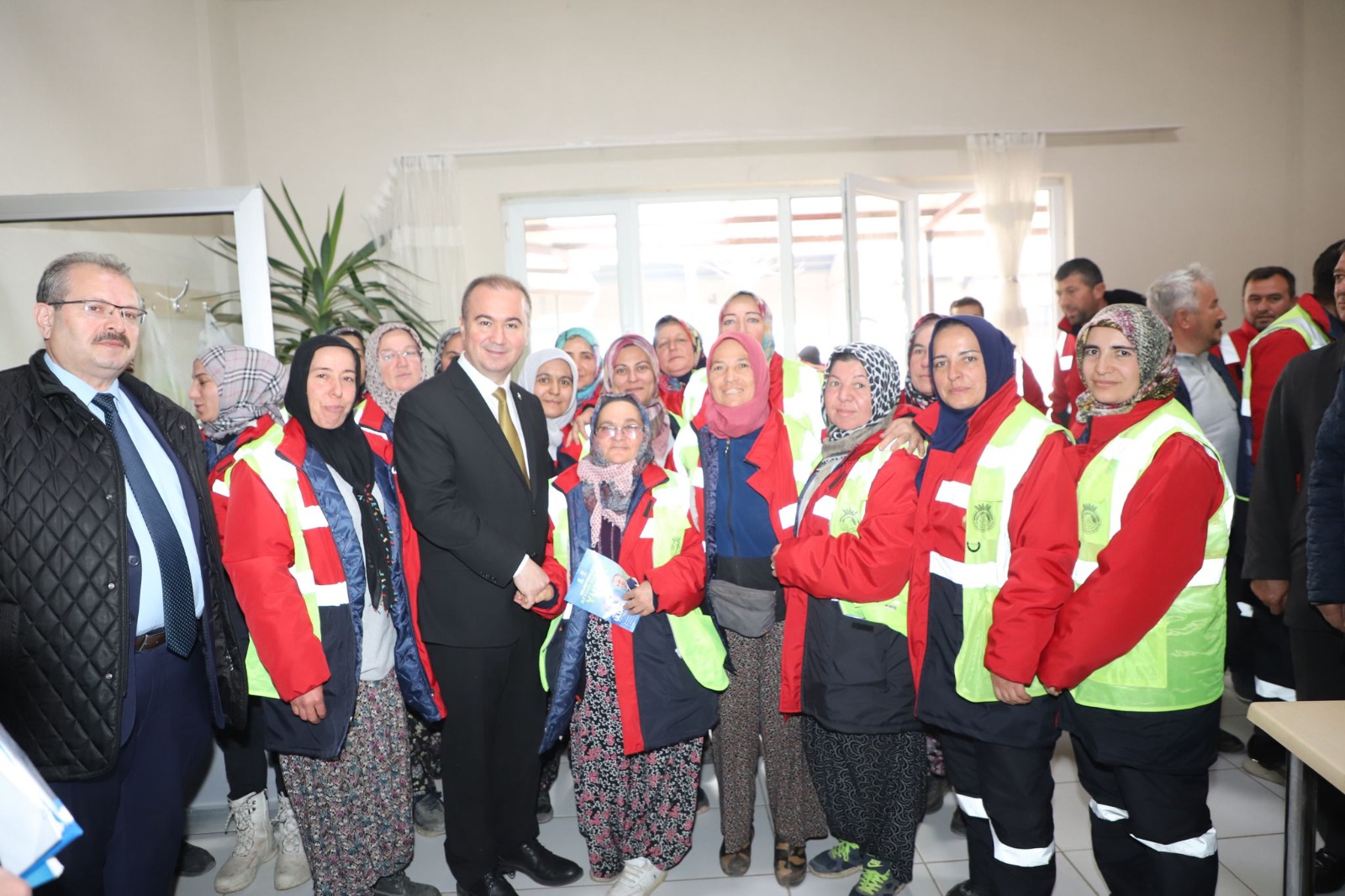 YENİ EVLENECEK BELEDİYE PERSONELİNE 100 BİN TL NAKDİ DESTEK VERECEĞİZ”