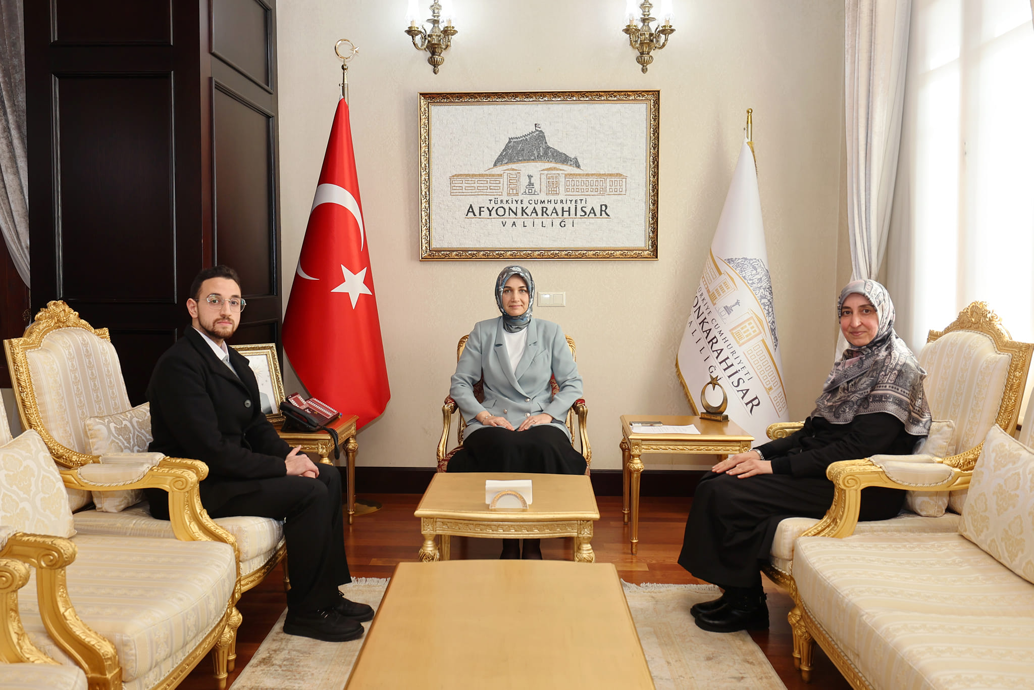 VALİ YİĞİTBAŞI  TIBBİ AROMATİK ÜRÜNLER ÜRETEN KADIN GİRİŞİMCİYİ AĞIRLADI