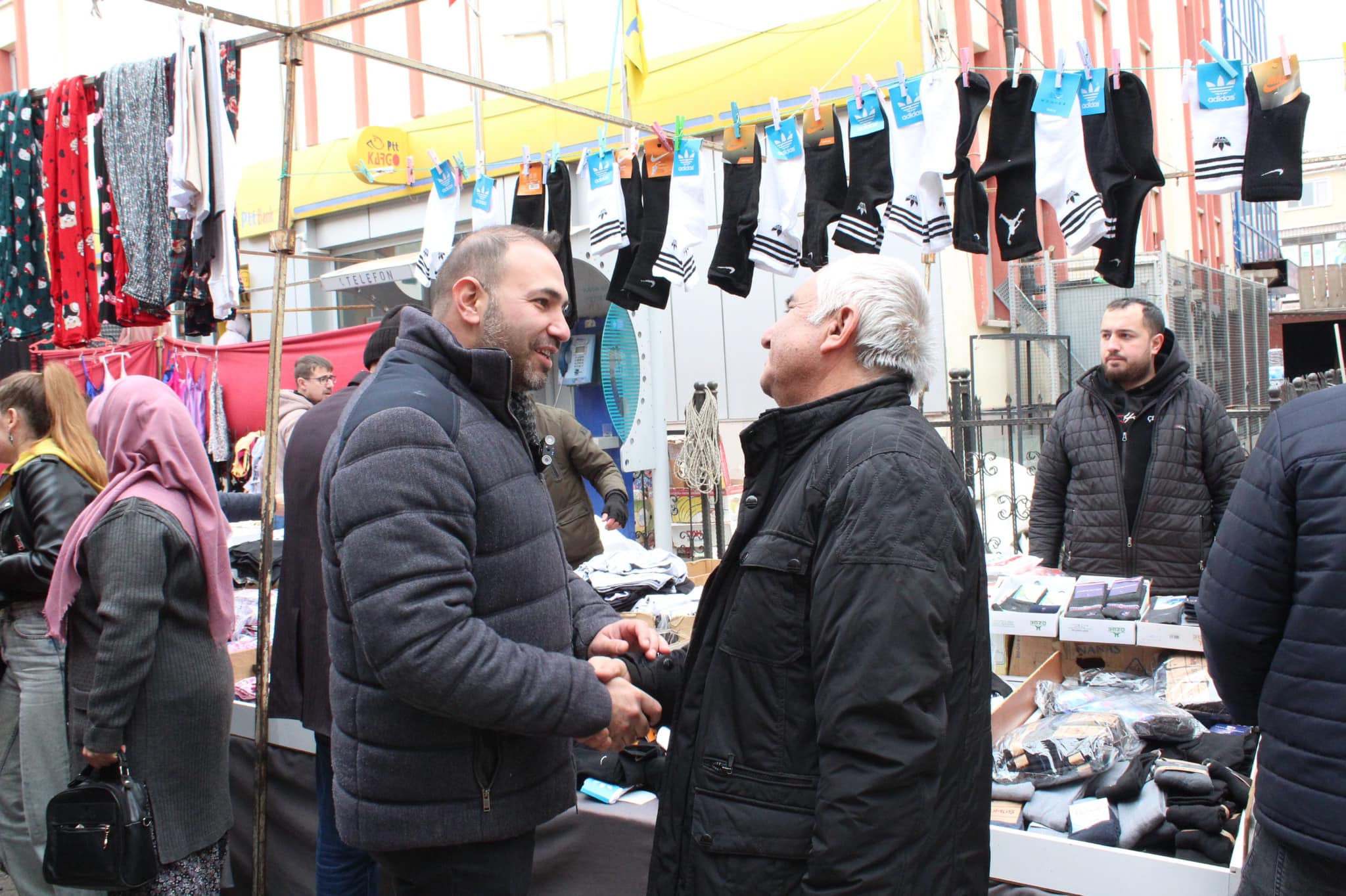 Vatandaş Genç ve Dinamik Başkan Adayını Takdir Ediyor