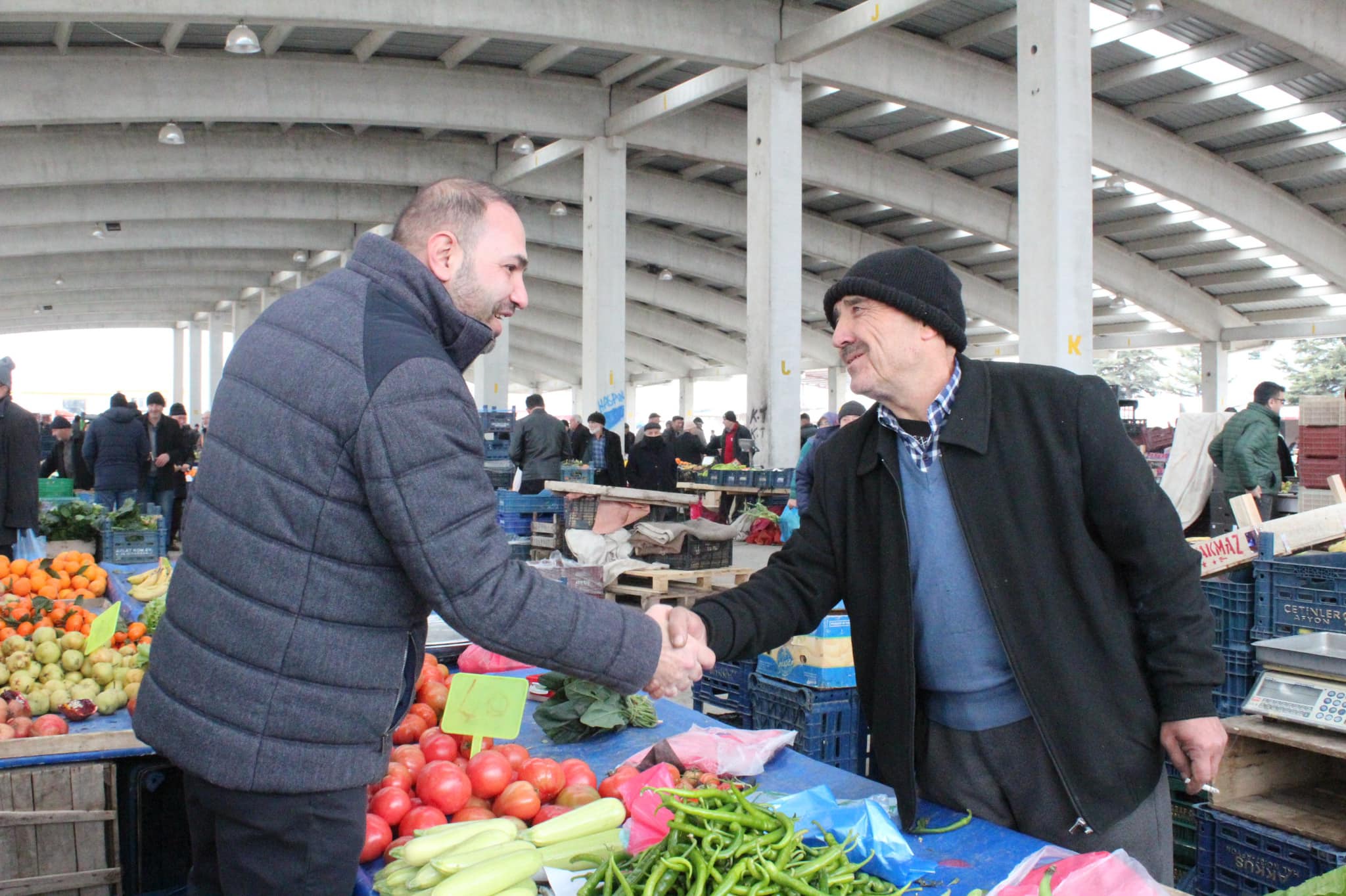 Vatandaş Genç ve Dinamik Başkan Adayını Takdir Ediyor