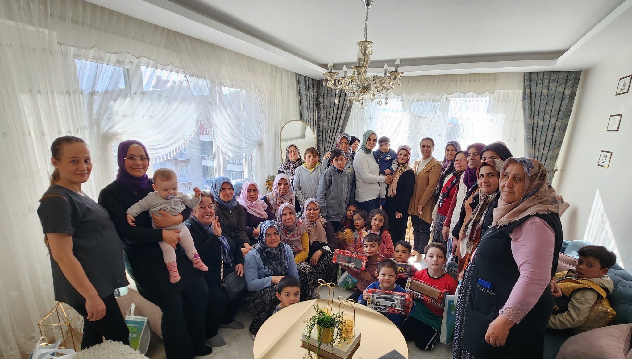 AK Kadınlar Mahalle Ziyaretlerinde
