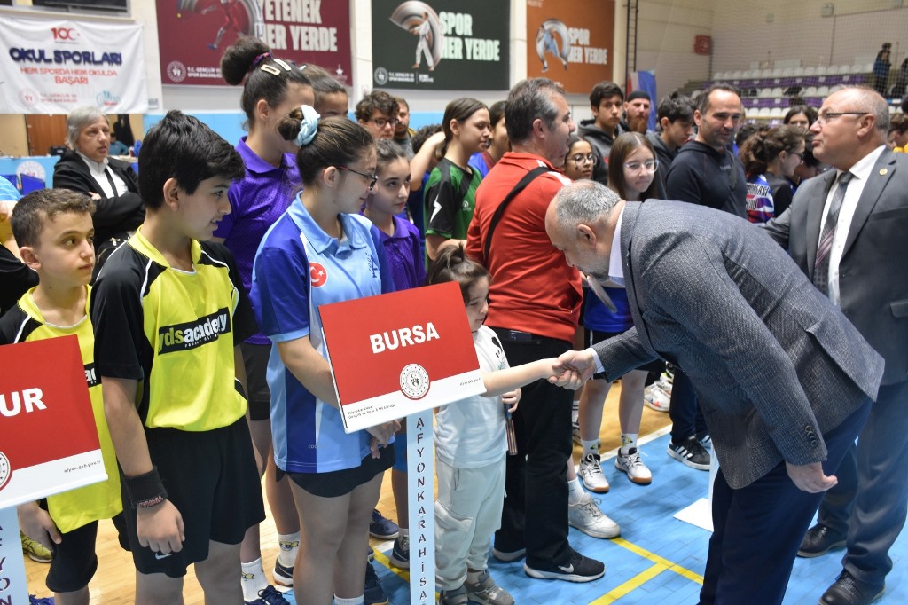 MASA TENİSİ YILDIZLAR GRUP MÜSABAKALARI BAŞLADI