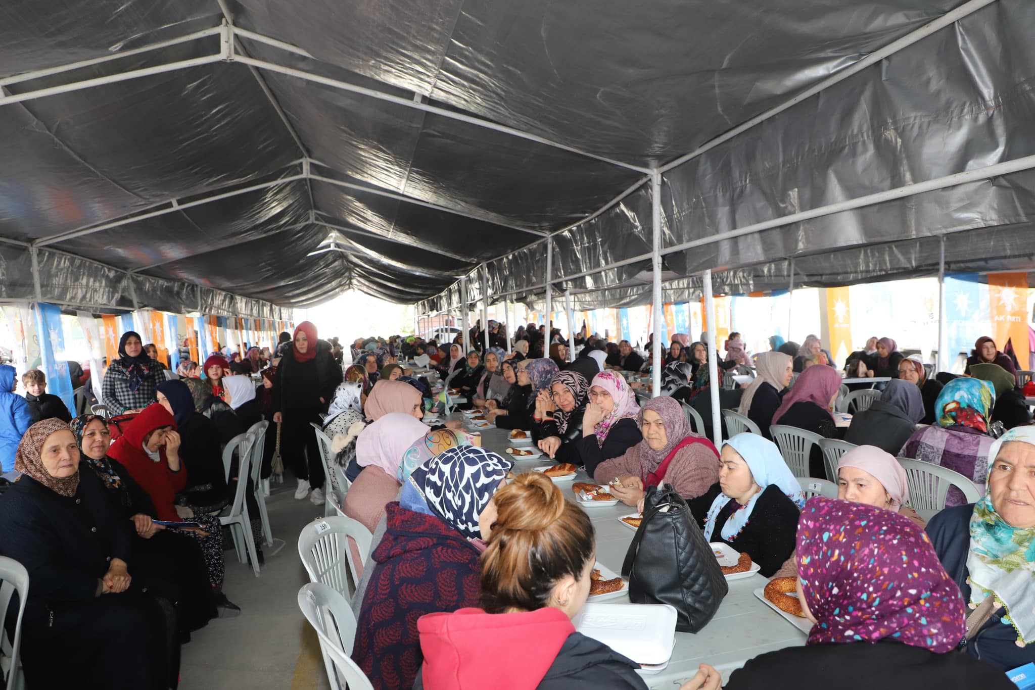 AK Partili Uluçay Kahvaltıya Katıldı