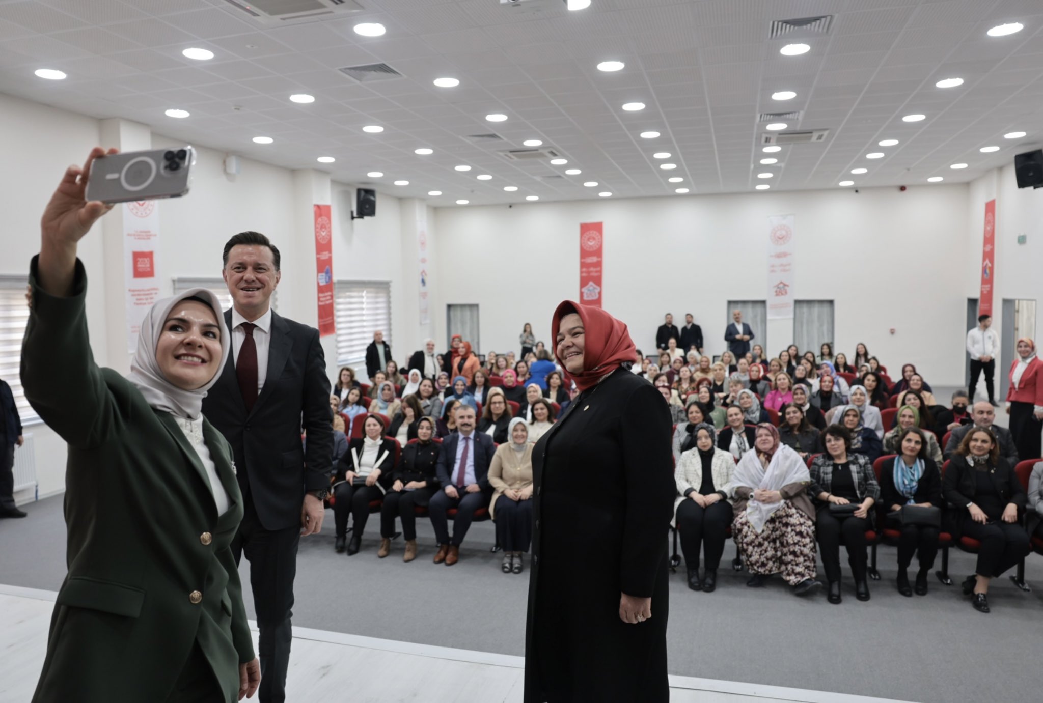 Afyonlu Bakan Göktaş Eskişehir'de Programlara Katıldı