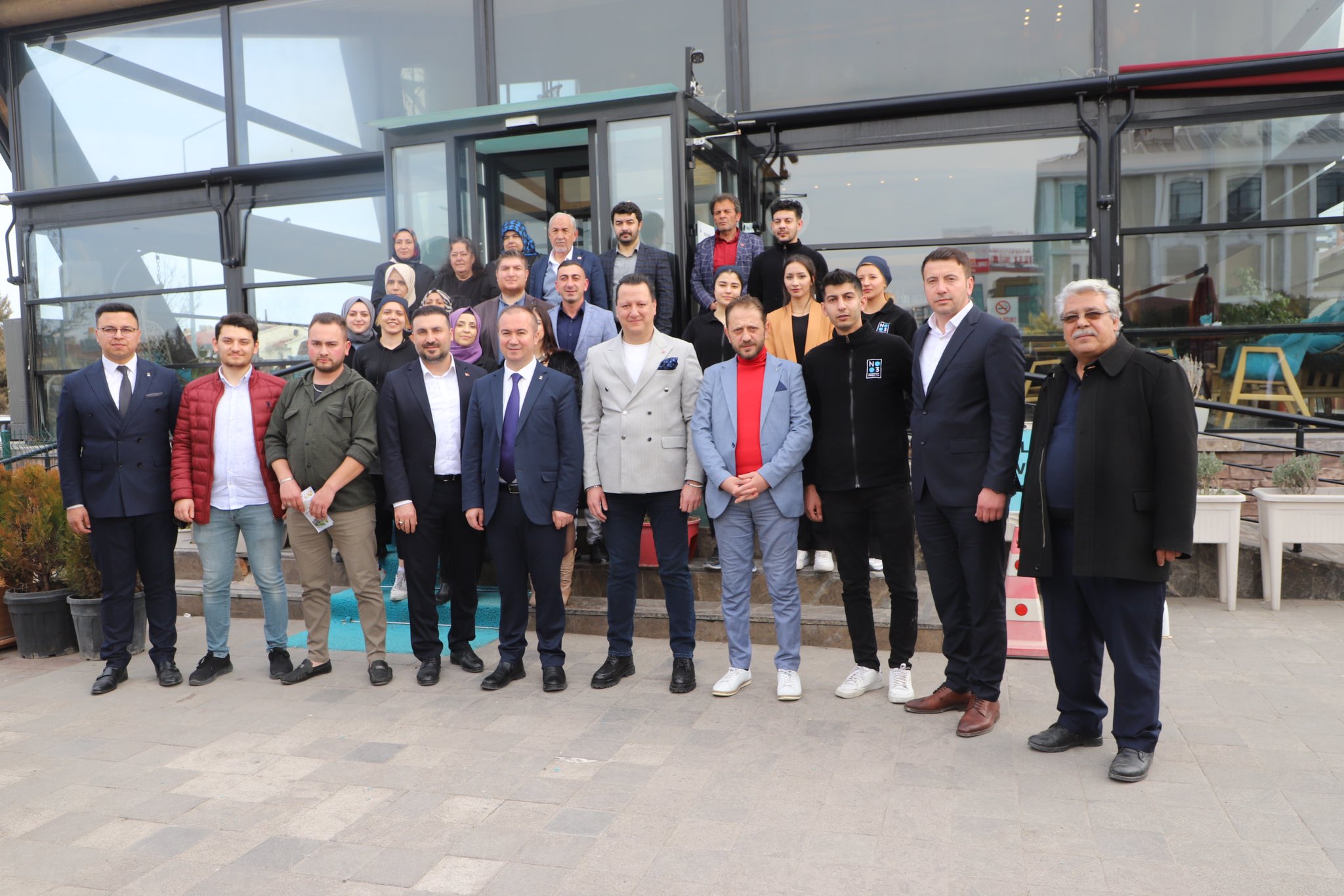 AK Partili Uluçay ''Bu Şehri ve Sıcak Kanlı İnsanlarını Seviyoruz''